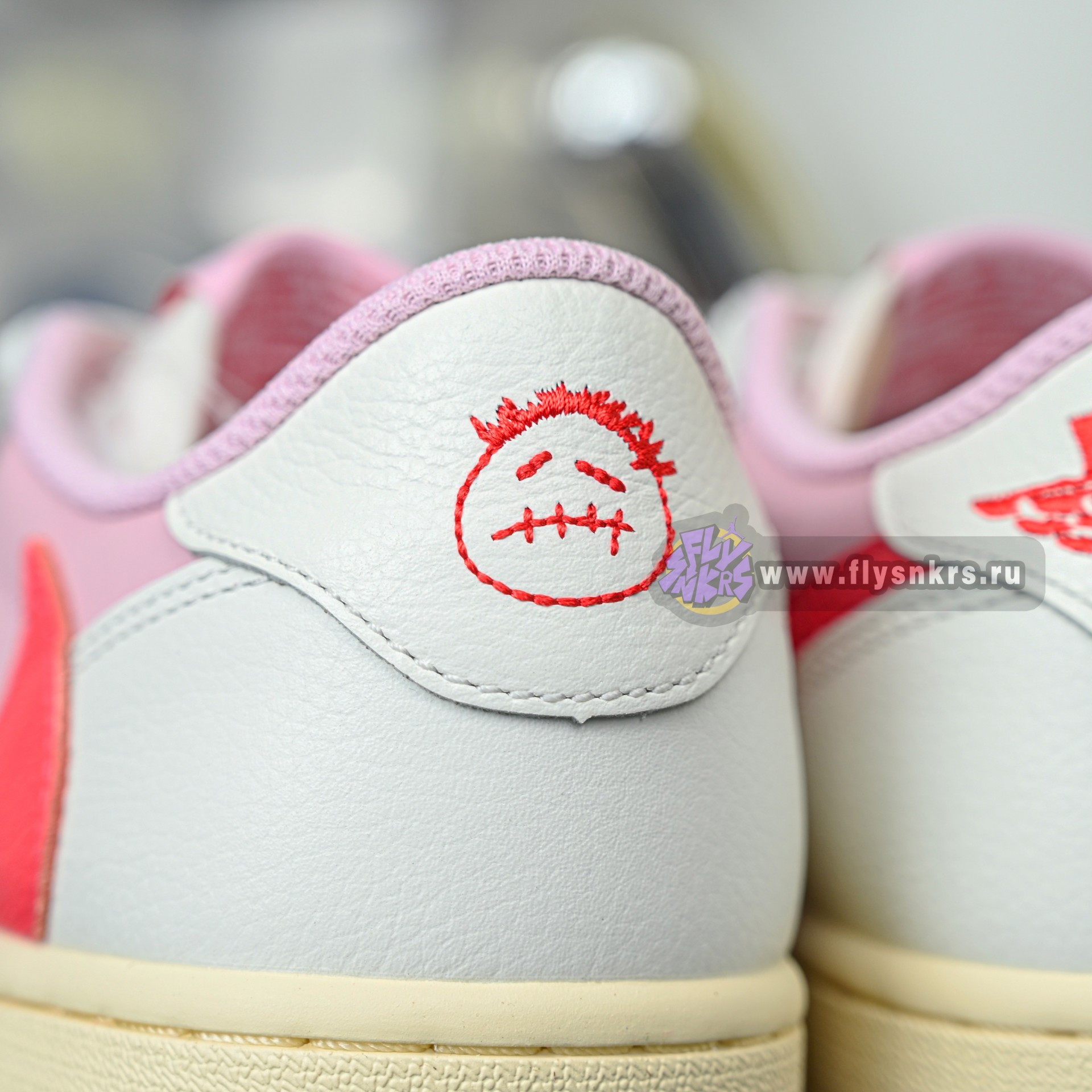Travis Scott x  Air Jordan 1 Low OG IQ7604-101