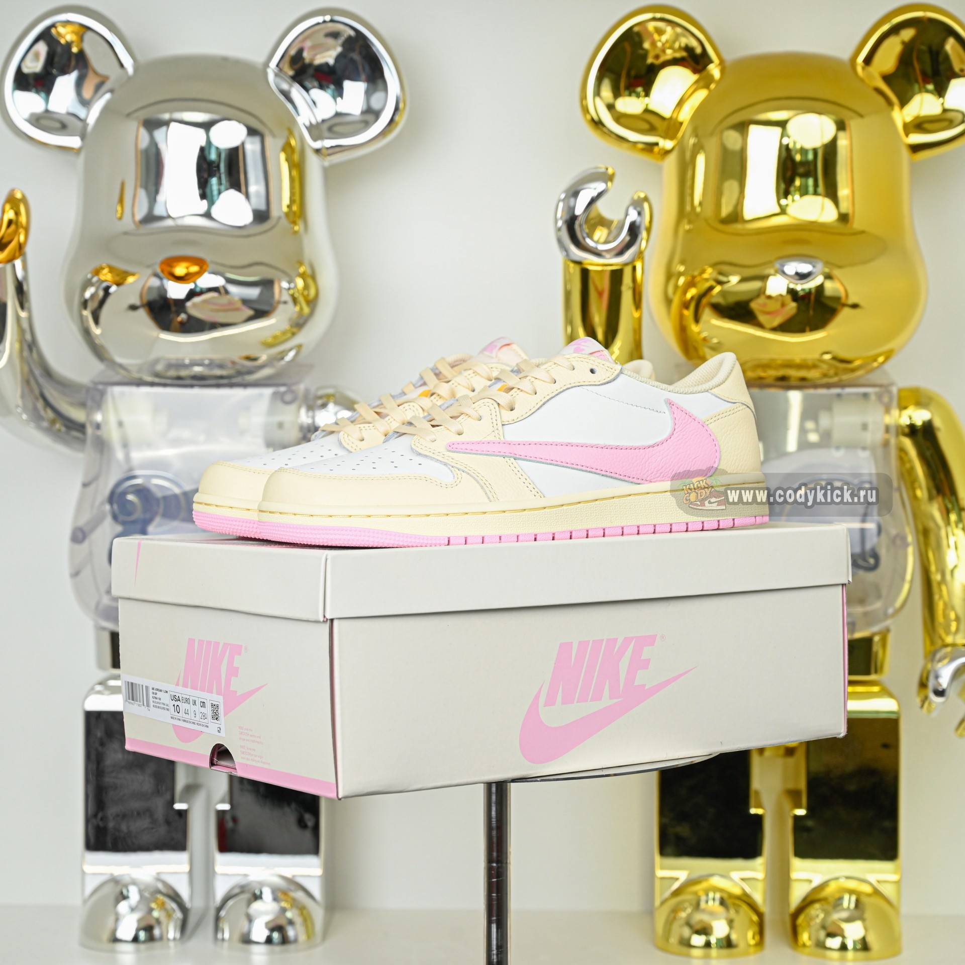 Travis Scott x  Air Jordan 1 Low OG IQ7604-100