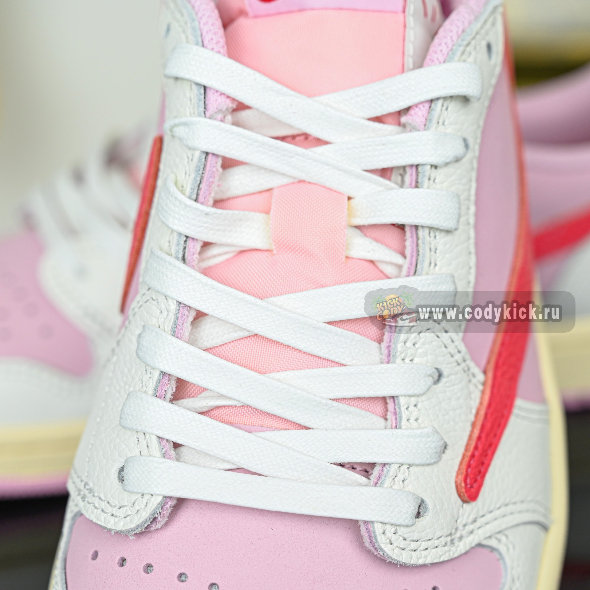 Travis Scott x  Air Jordan 1 Low OG IQ7604-101