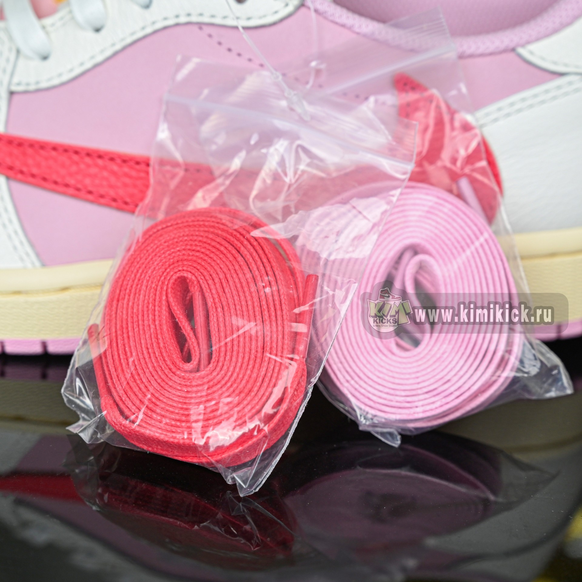 Travis Scott x  Air Jordan 1 Low OG IQ7604-101