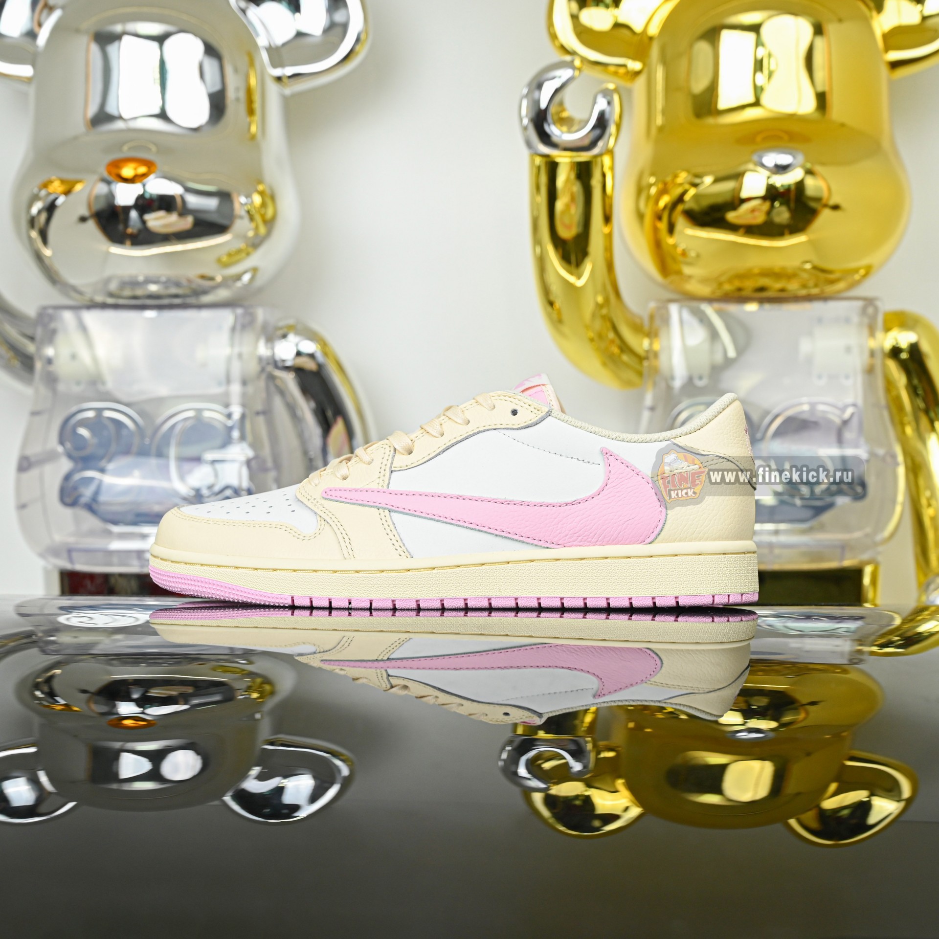 Travis Scott x  Air Jordan 1 Low OG IQ7604-100