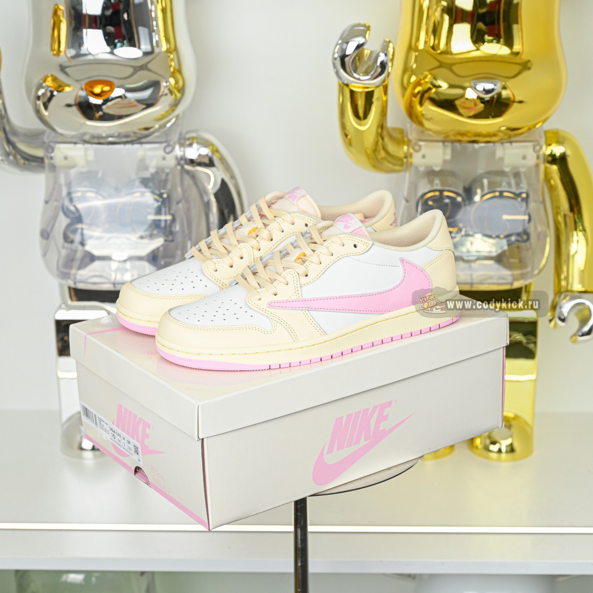 Travis Scott x  Air Jordan 1 Low OG IQ7604-100