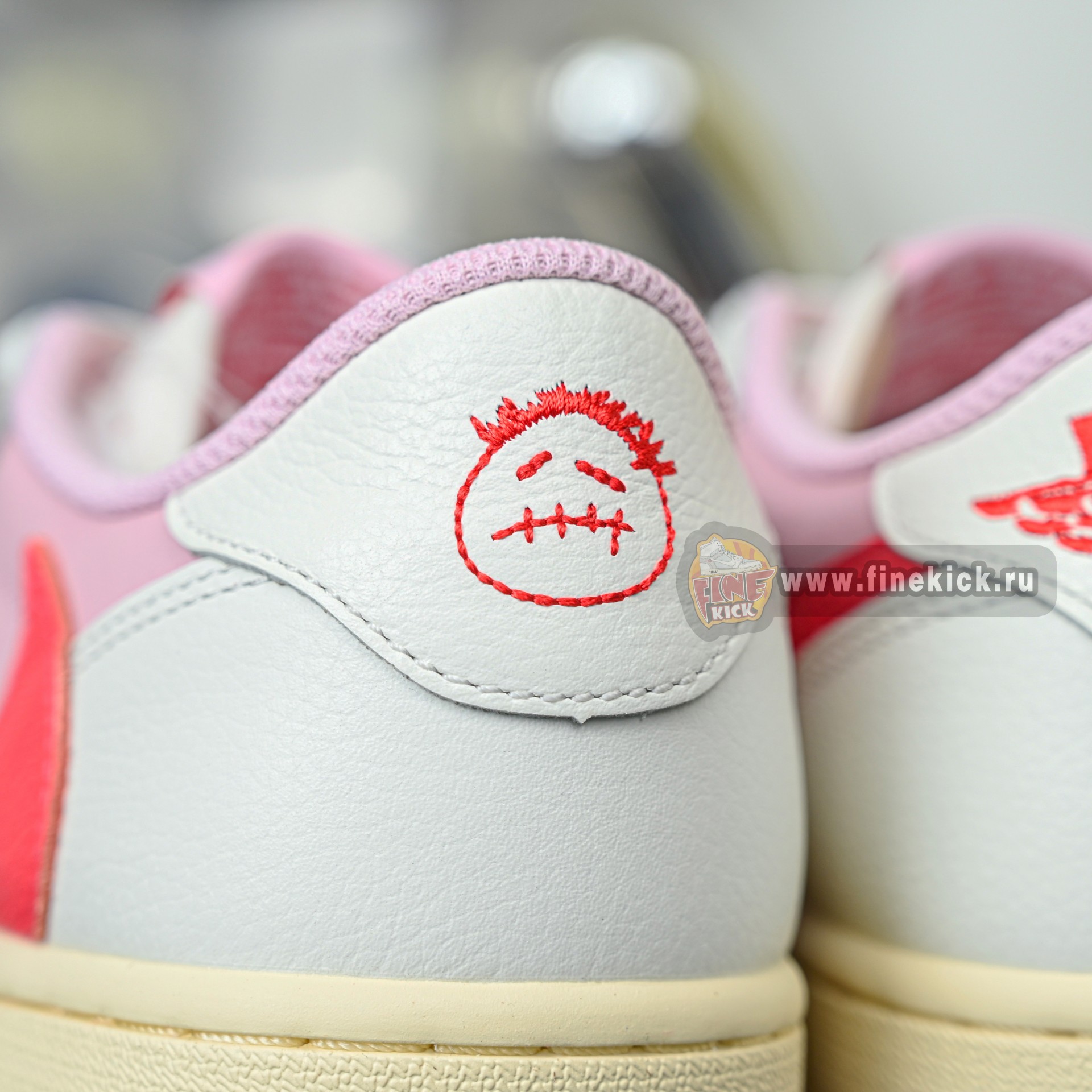 Travis Scott x  Air Jordan 1 Low OG IQ7604-101