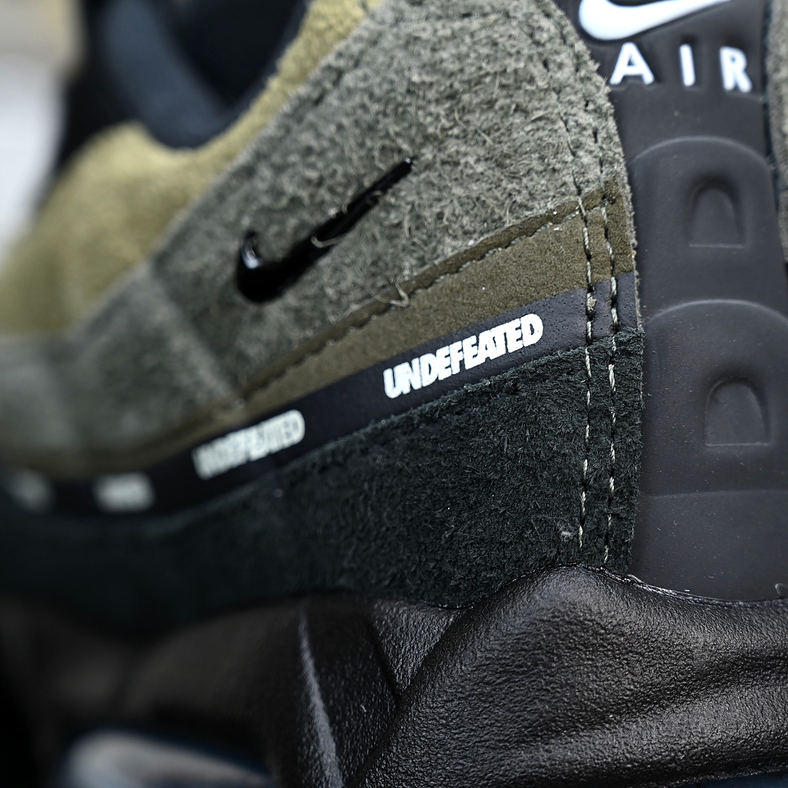 Nike Air Max 95 x Undefeated “Black Olive” IB4523-200