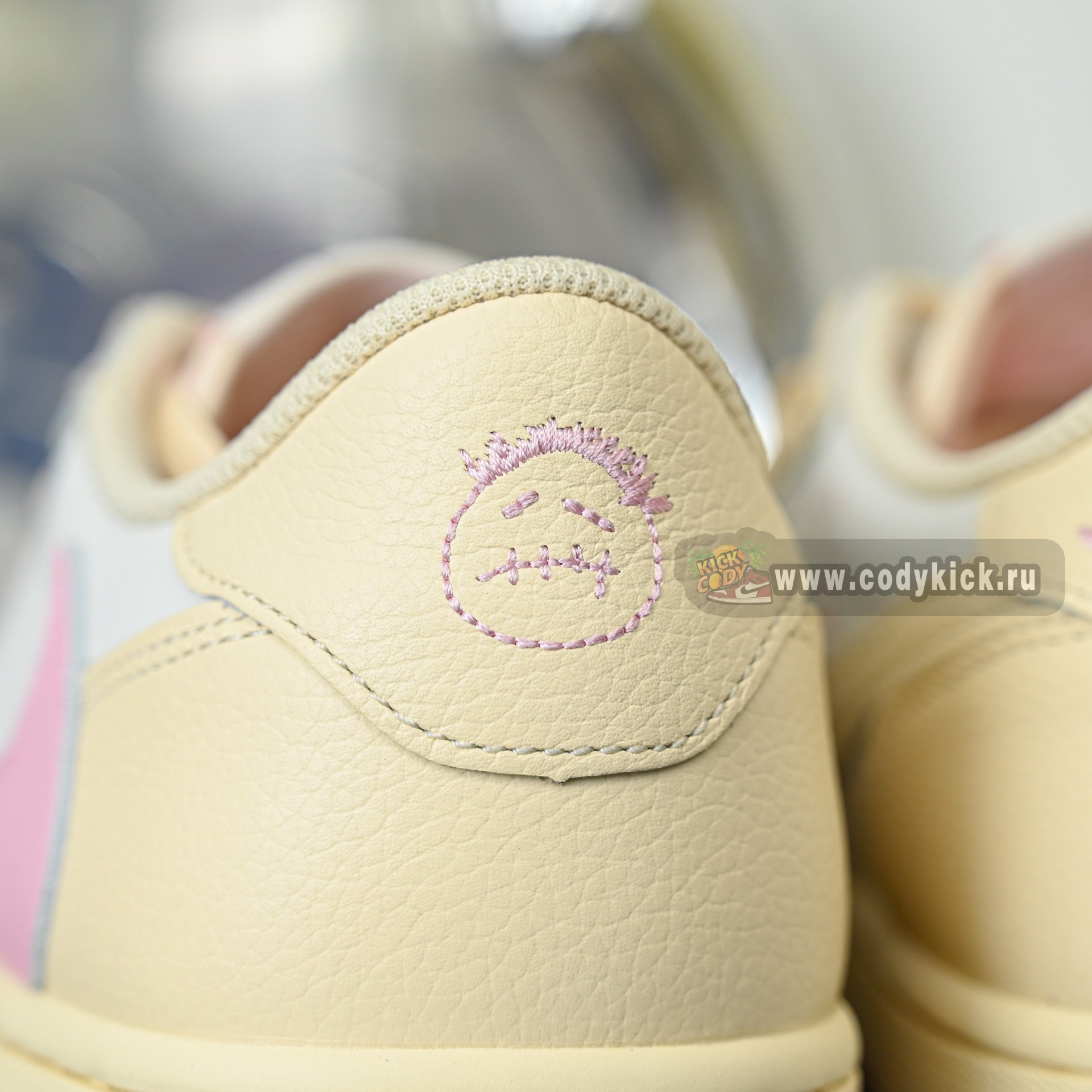 Travis Scott x  Air Jordan 1 Low OG IQ7604-100