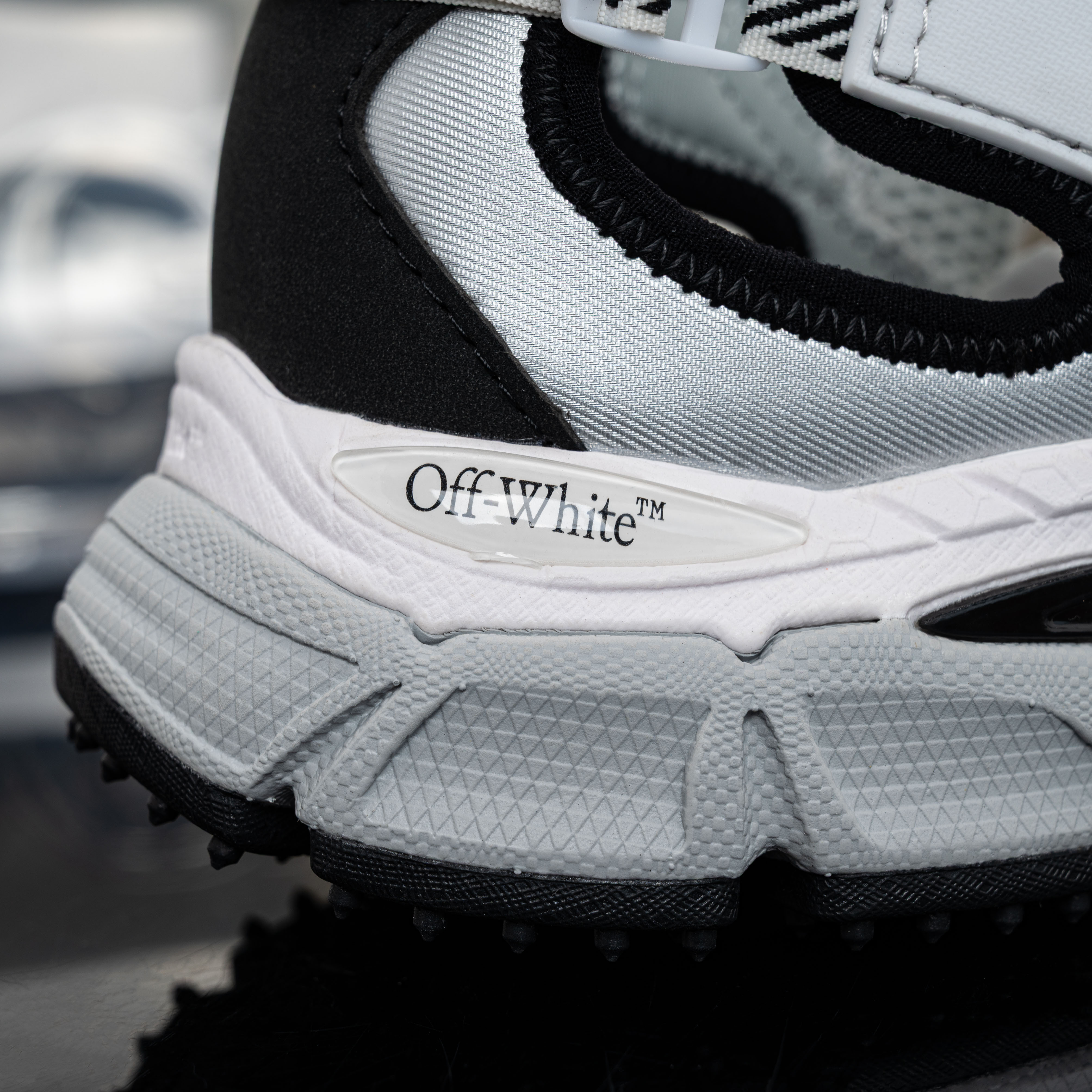 Off-White Be Right Back OMIA29SS26FAB0017210