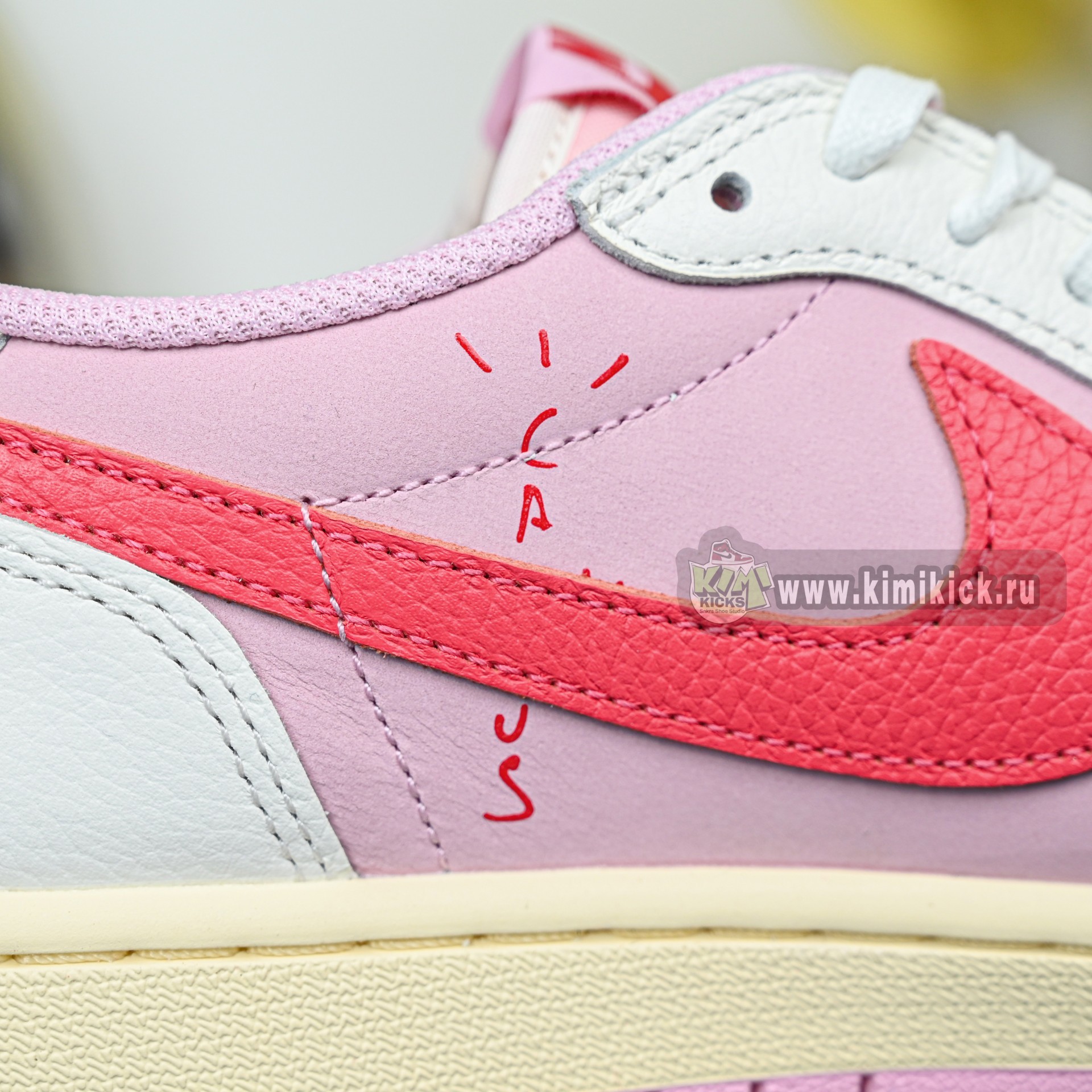 Travis Scott x  Air Jordan 1 Low OG IQ7604-101