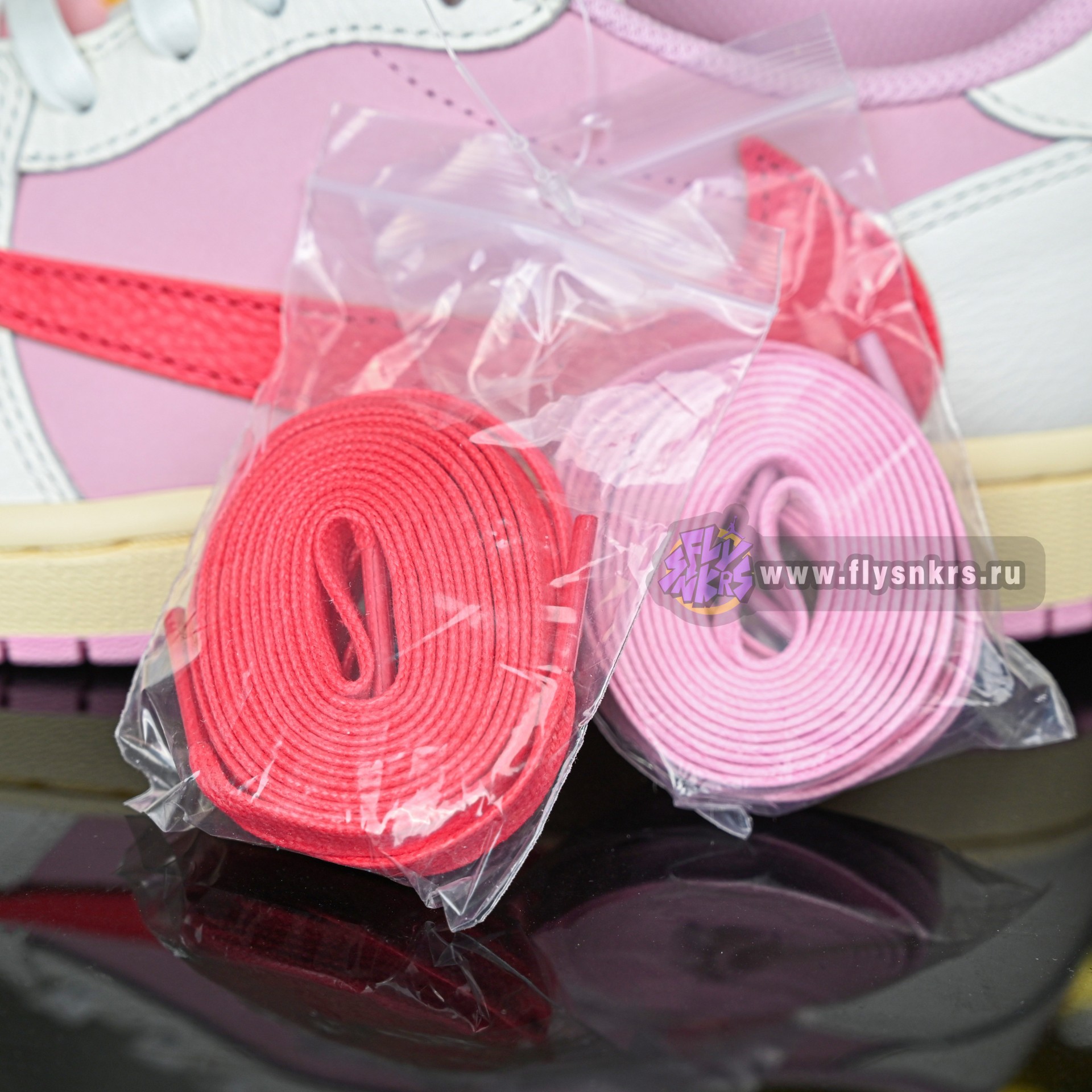 Travis Scott x  Air Jordan 1 Low OG IQ7604-101