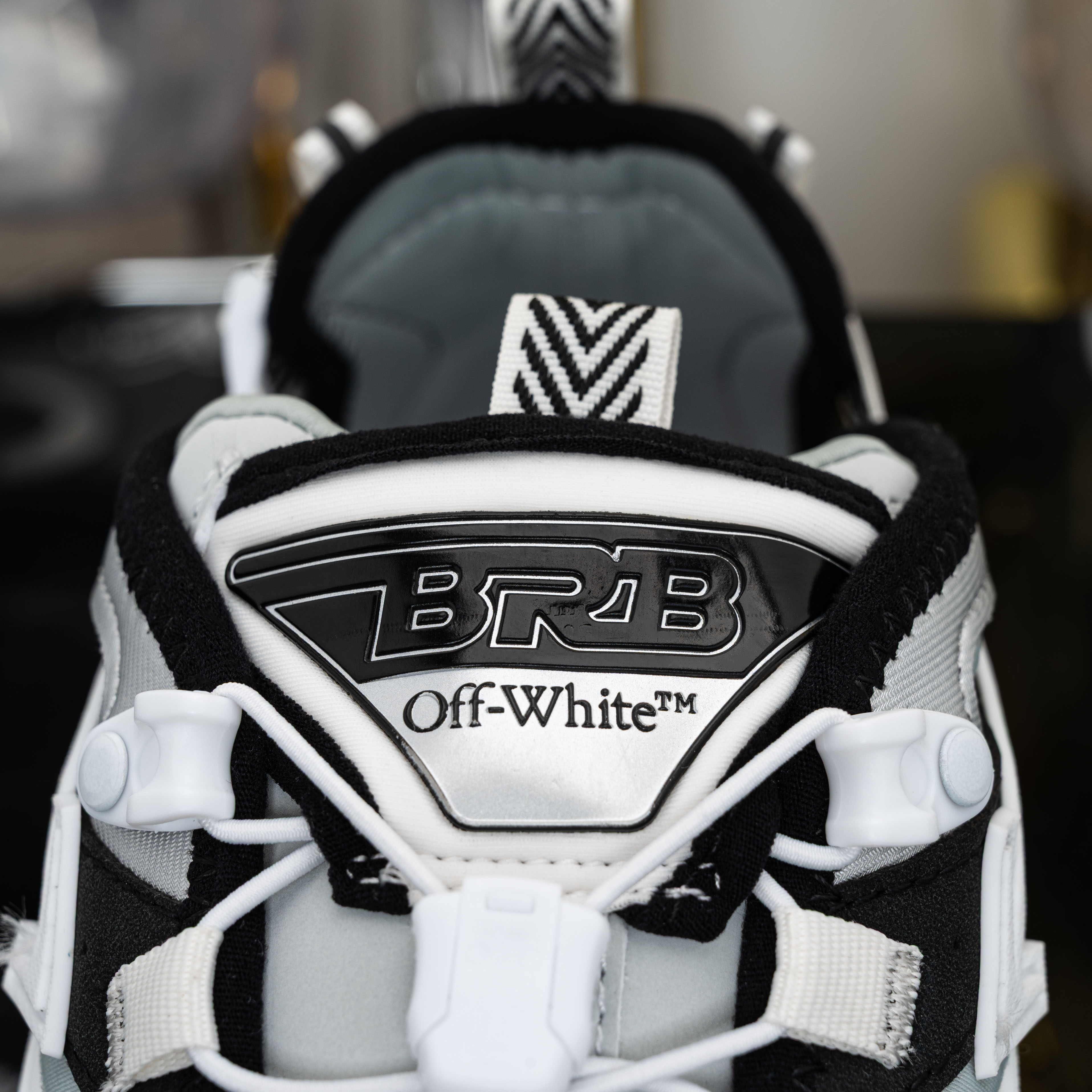 Off-White Be Right Back OMIA29SS26FAB0017210