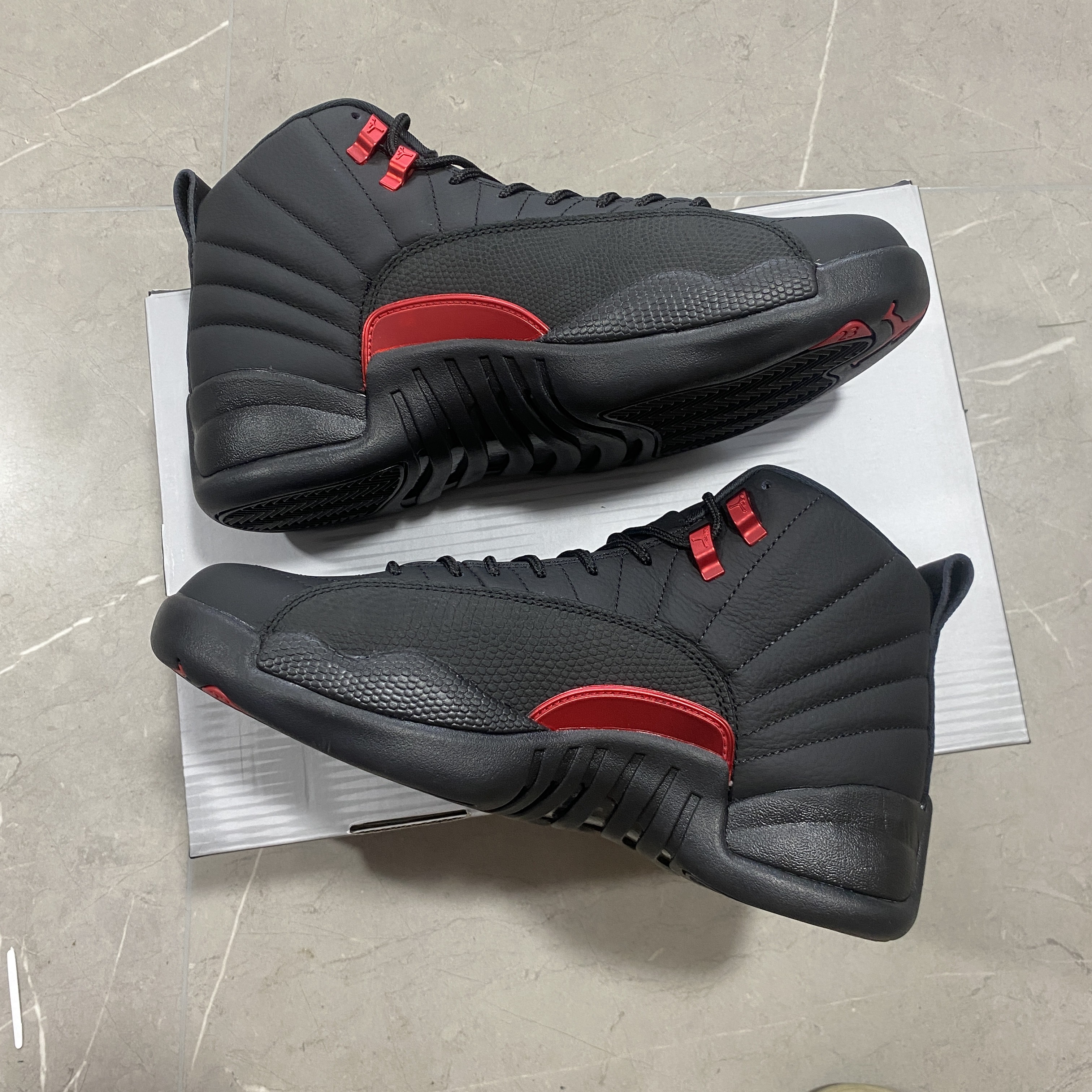 Air Jordan 12 bloodline CT8013-003