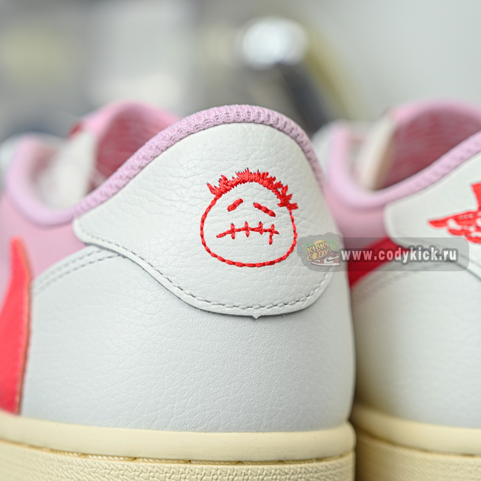 Travis Scott x  Air Jordan 1 Low OG IQ7604-101