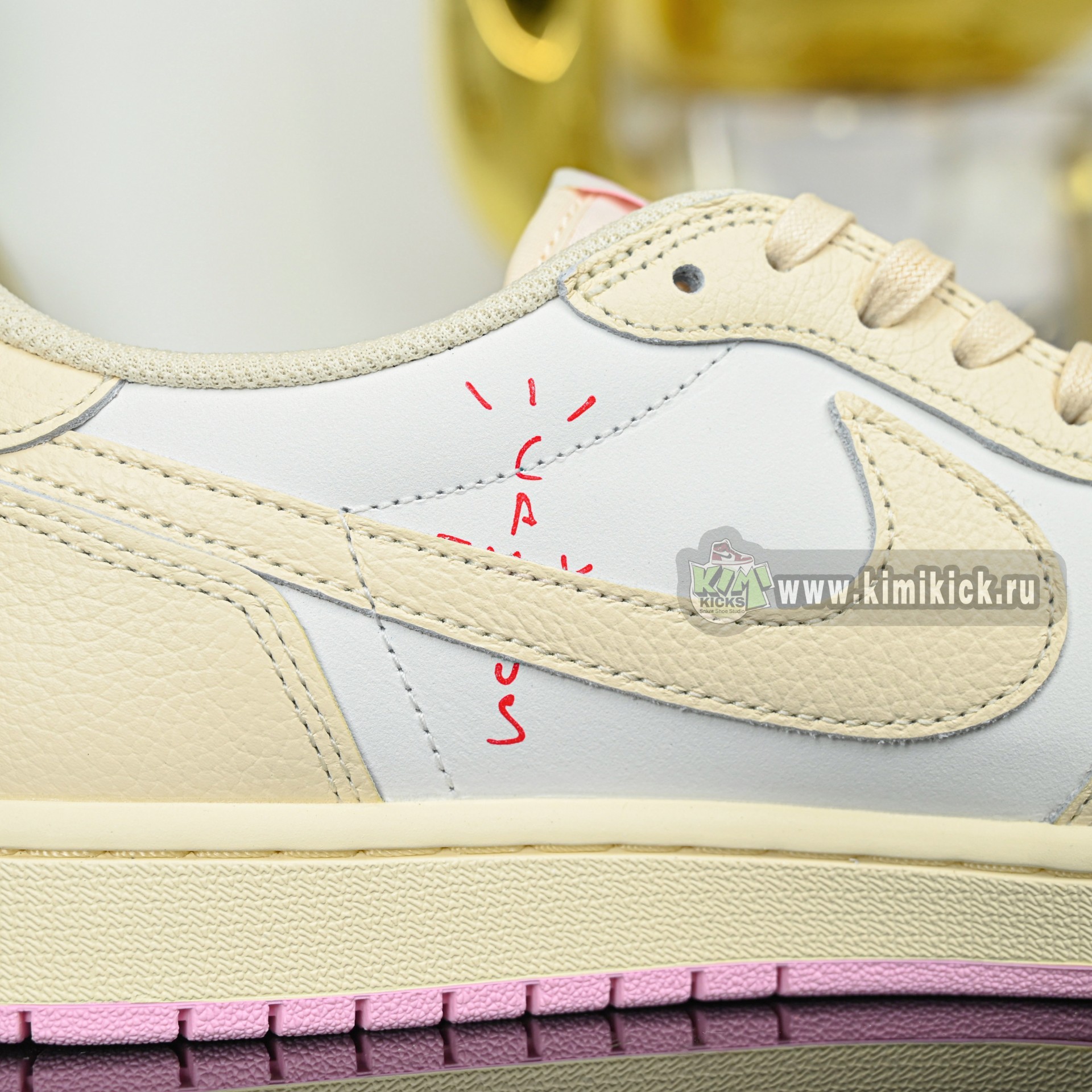 Travis Scott x  Air Jordan 1 Low OG IQ7604-100