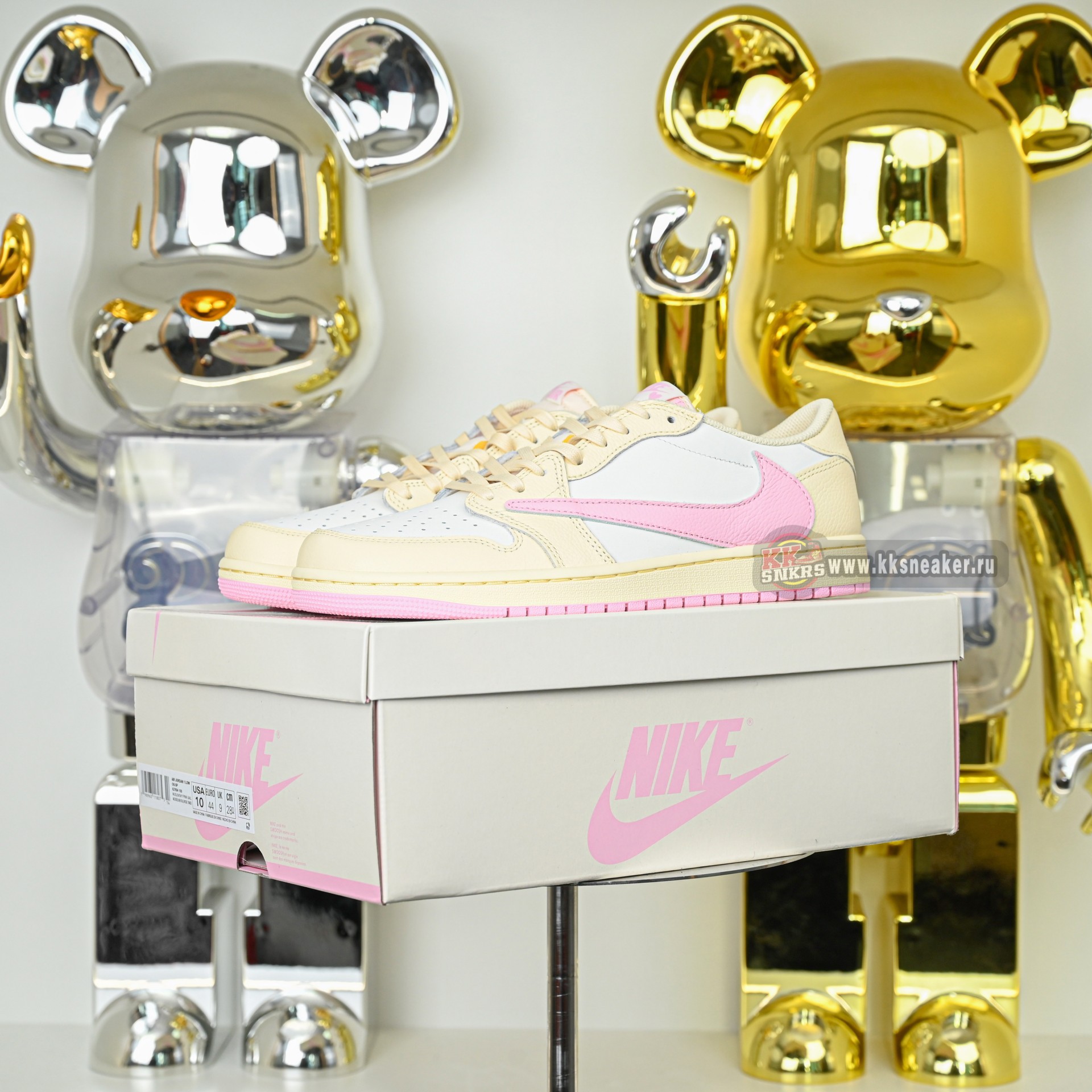 Travis Scott x  Air Jordan 1 Low OG IQ7604-100