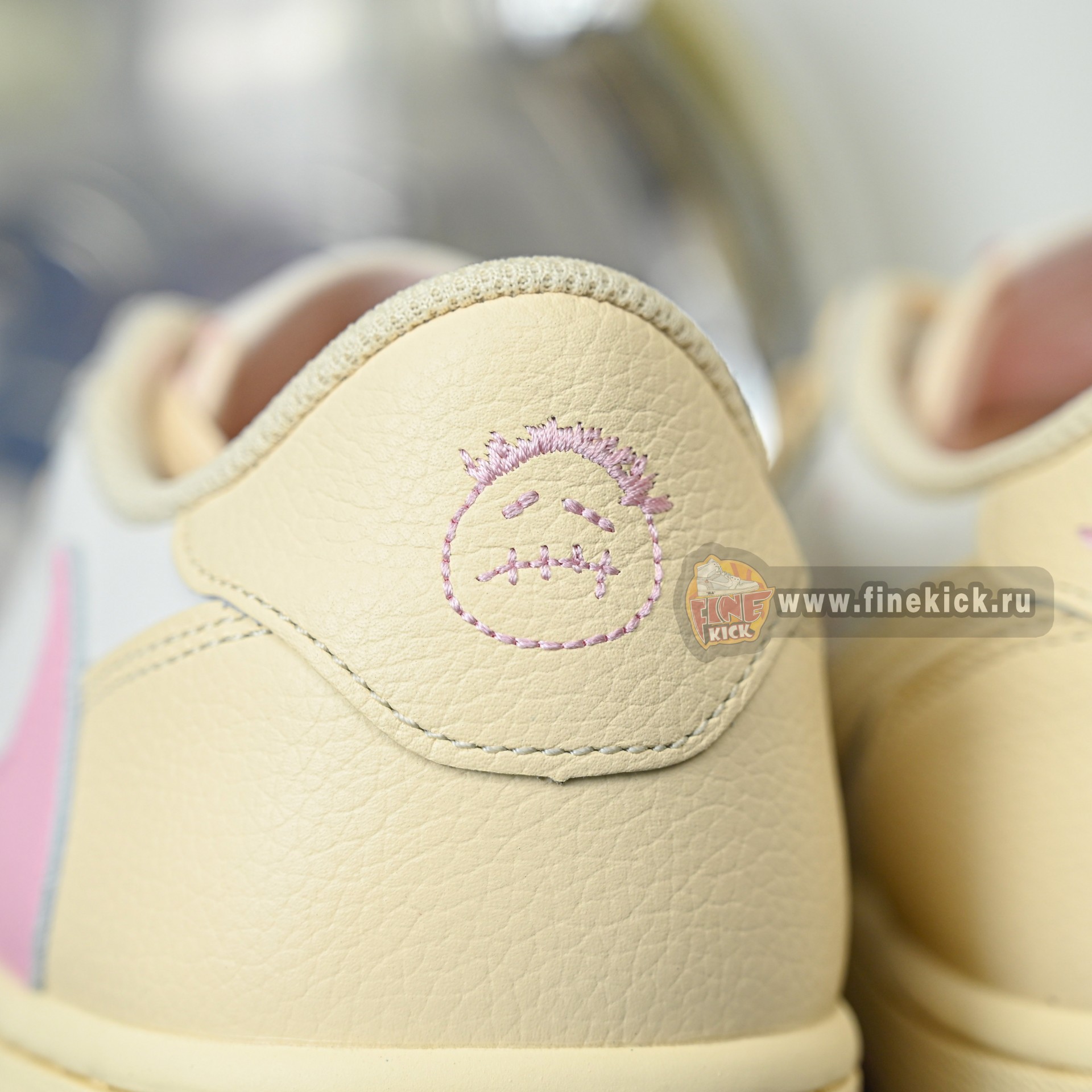 Travis Scott x  Air Jordan 1 Low OG IQ7604-100