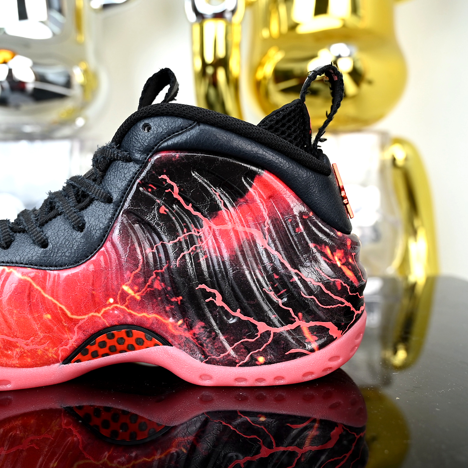 Nike Air Foamposite One Premium x Stranger Things “Mind Flayer”