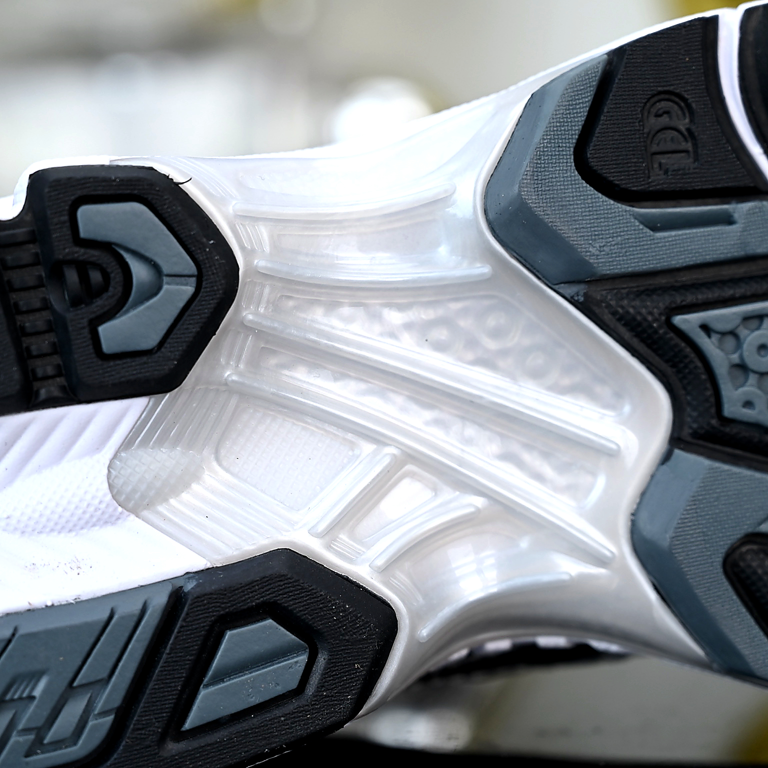 ASICS GEL-Kayano 14  1203A537-020