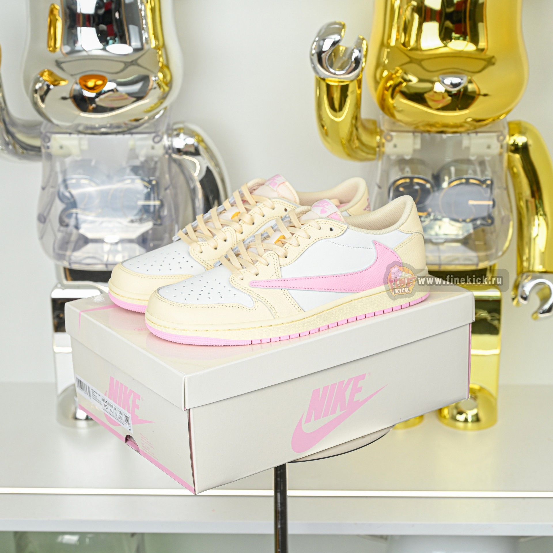 Travis Scott x  Air Jordan 1 Low OG IQ7604-100