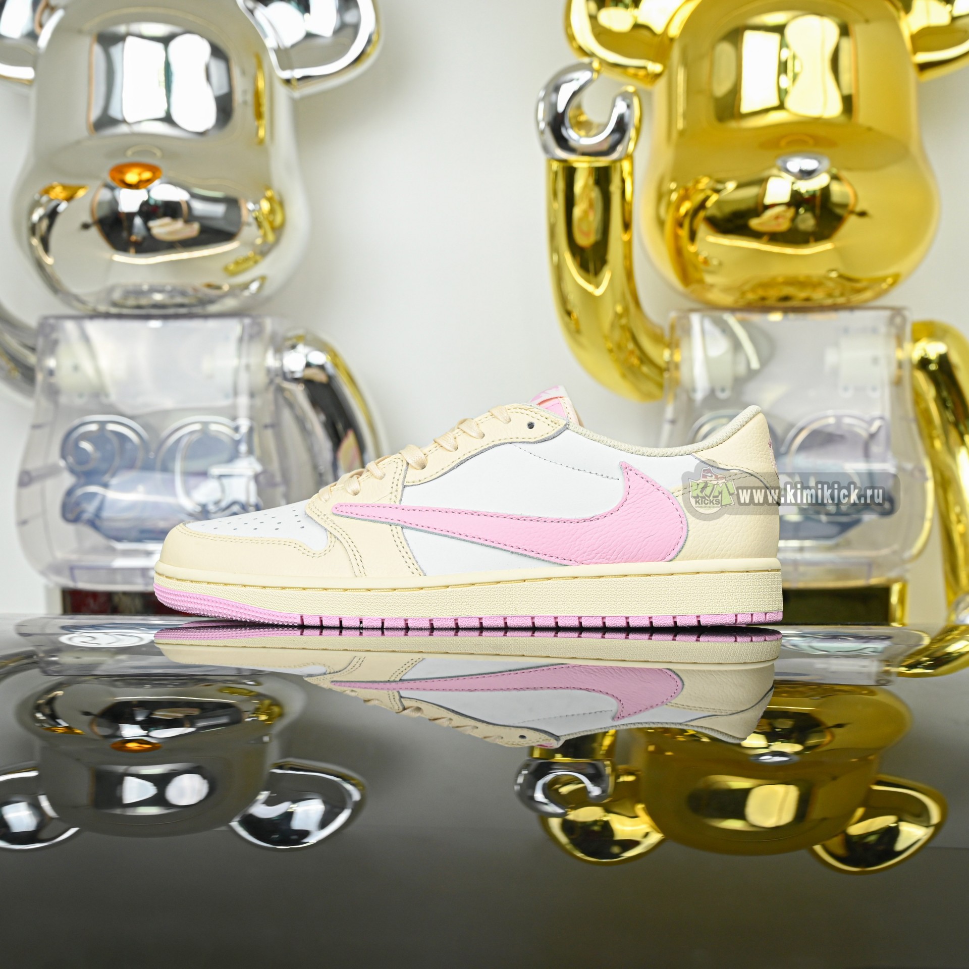 Travis Scott x  Air Jordan 1 Low OG IQ7604-100