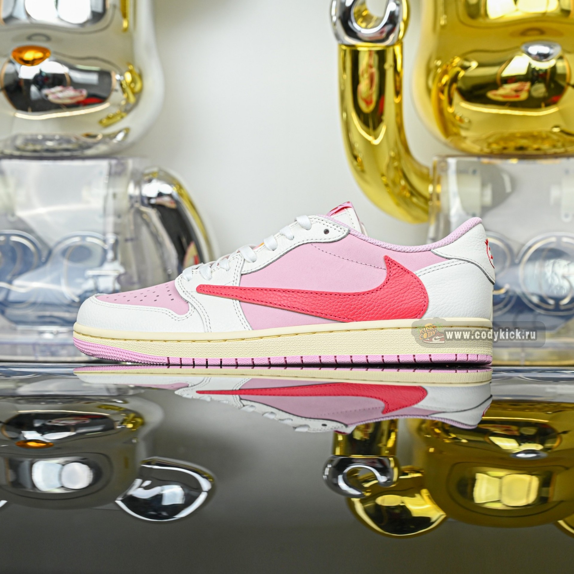 Travis Scott x  Air Jordan 1 Low OG IQ7604-101