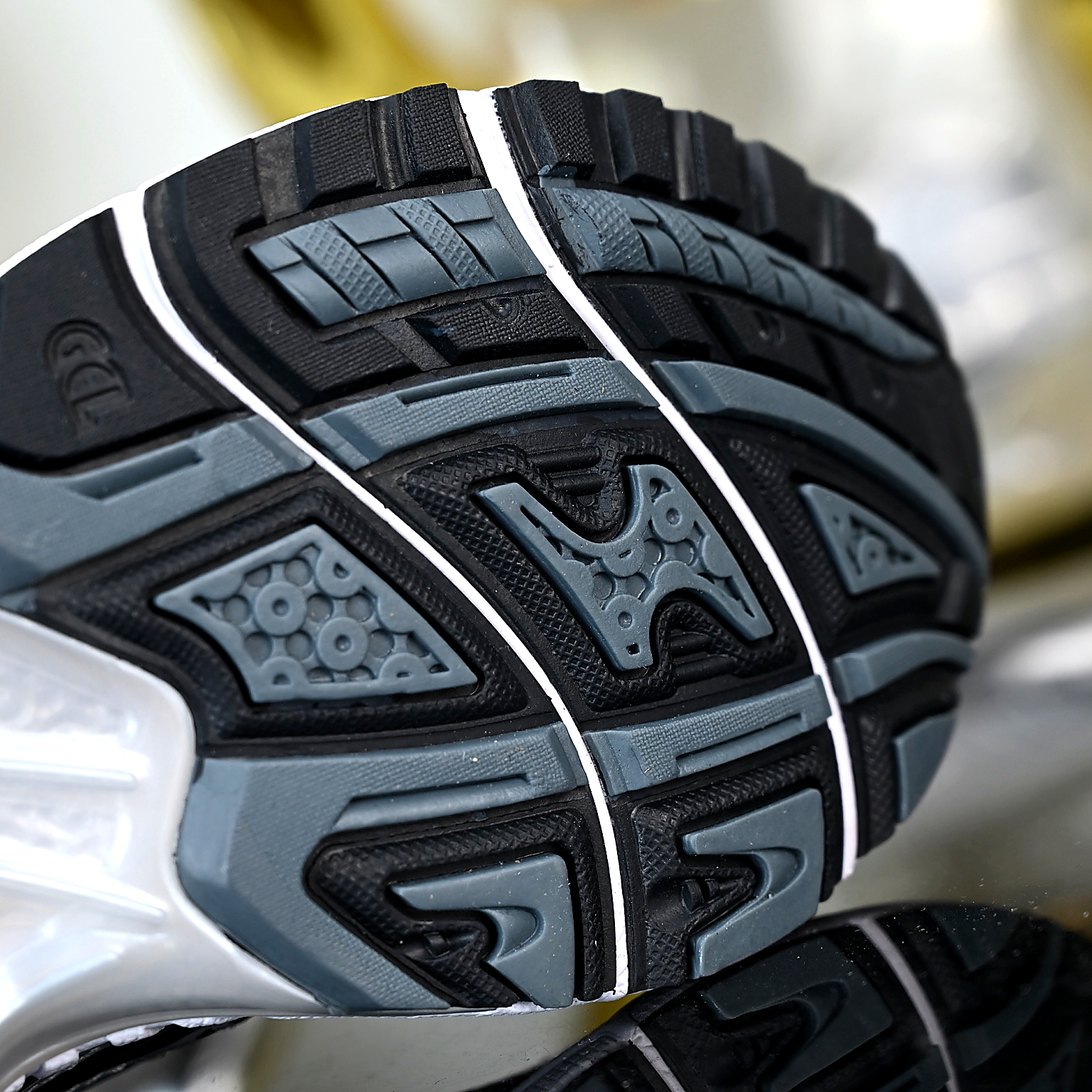 ASICS GEL-Kayano 14  1203A537-020
