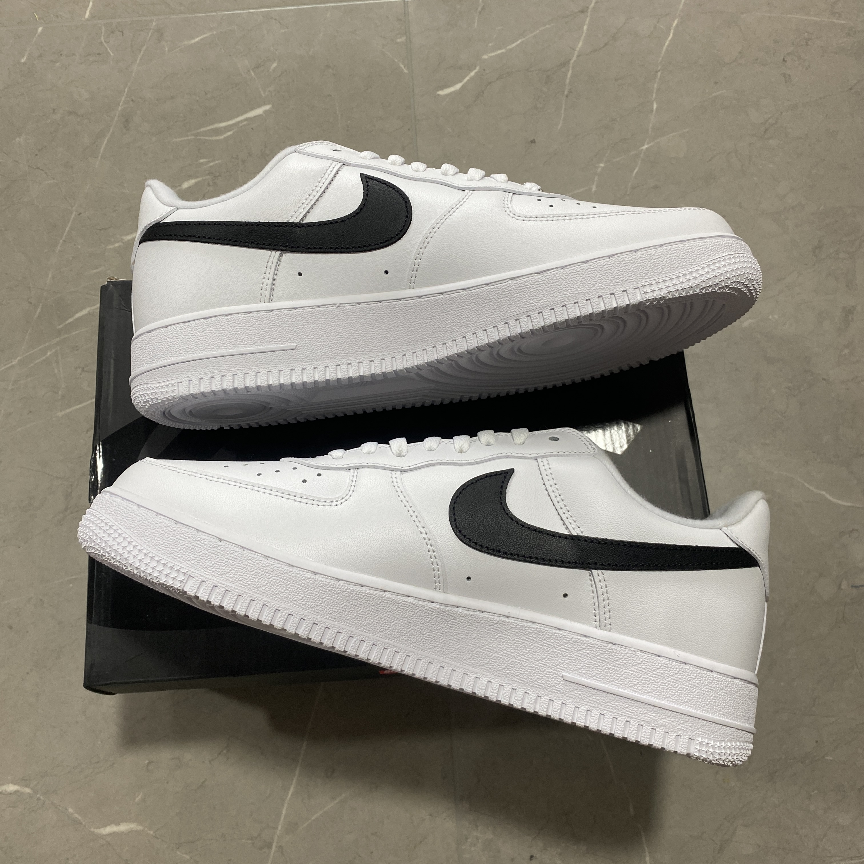 Supreme Nike Air Force 1 Low 