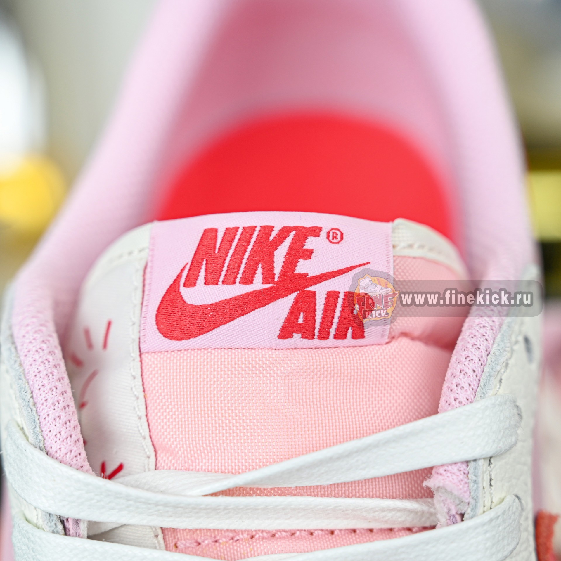 Travis Scott x  Air Jordan 1 Low OG IQ7604-101