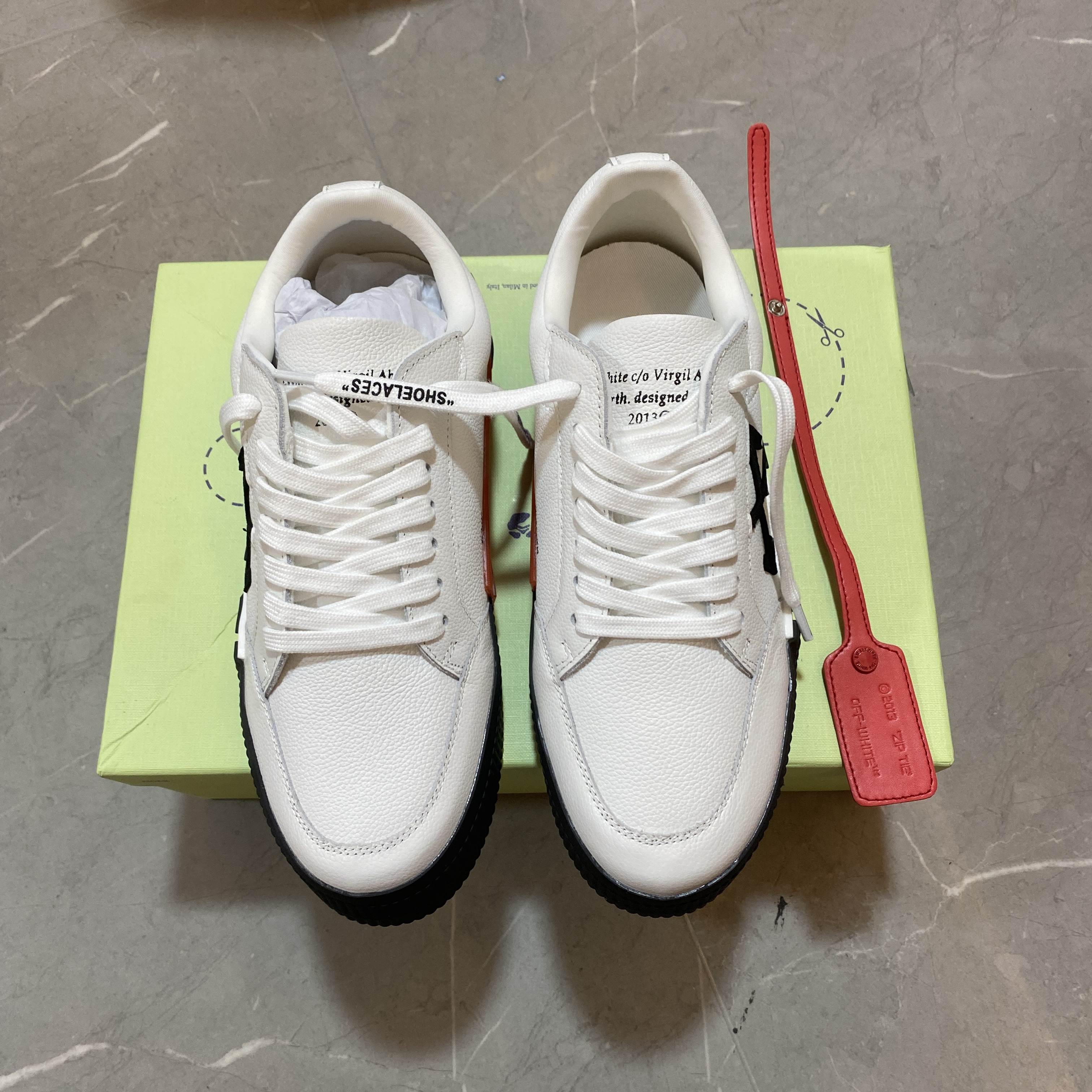 off-white vulc Low Leather Sneaker white black