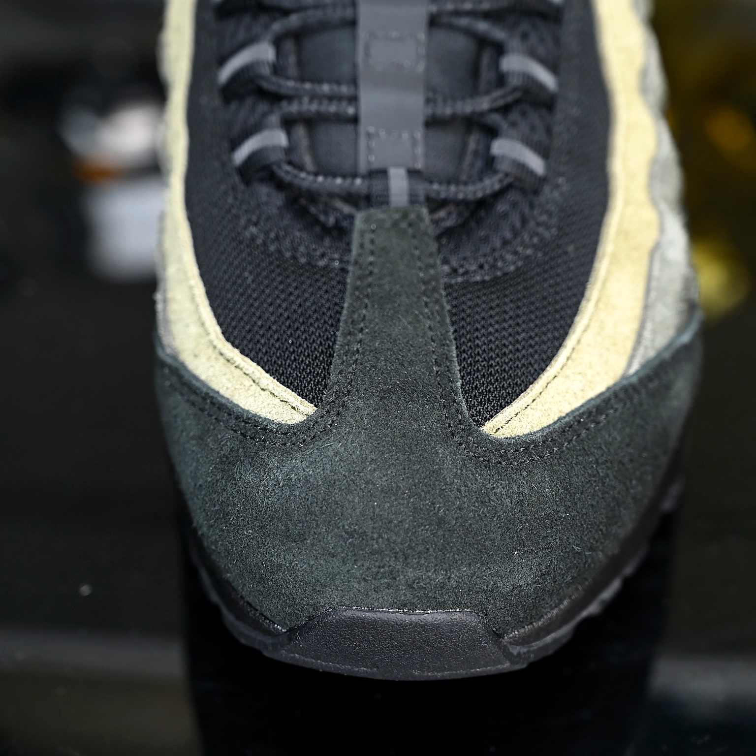 Nike Air Max 95 x Undefeated “Black Olive” IB4523-200