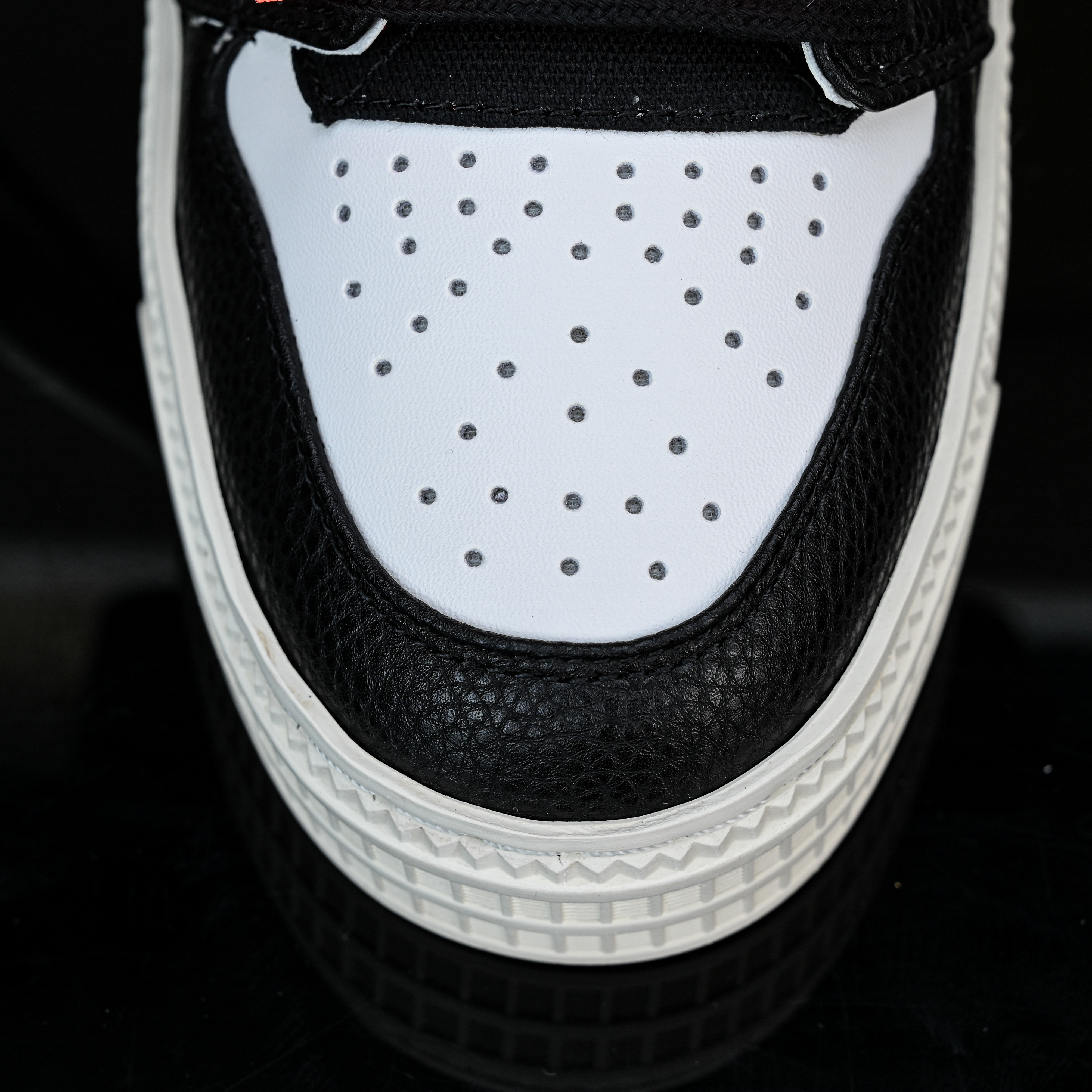 OFF-WHITE 3.0 Off Court OMIA29KS26LEA0010110