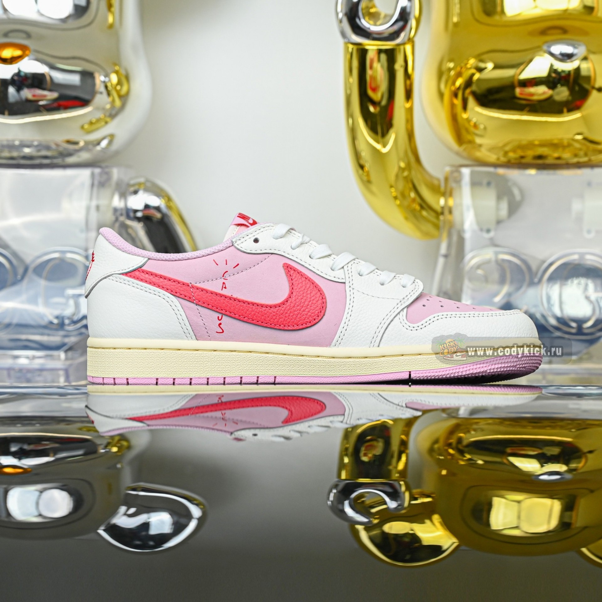 Travis Scott x  Air Jordan 1 Low OG IQ7604-101