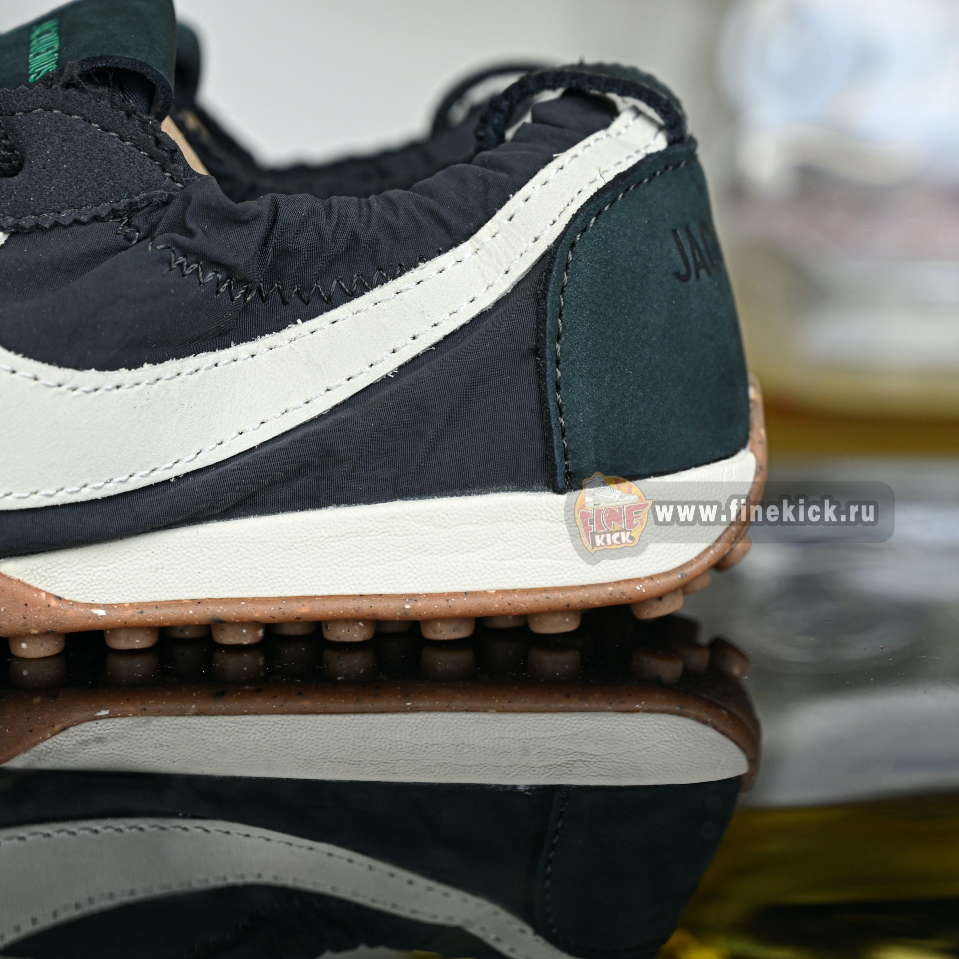 Nike x Jacquemus  HV8547-001