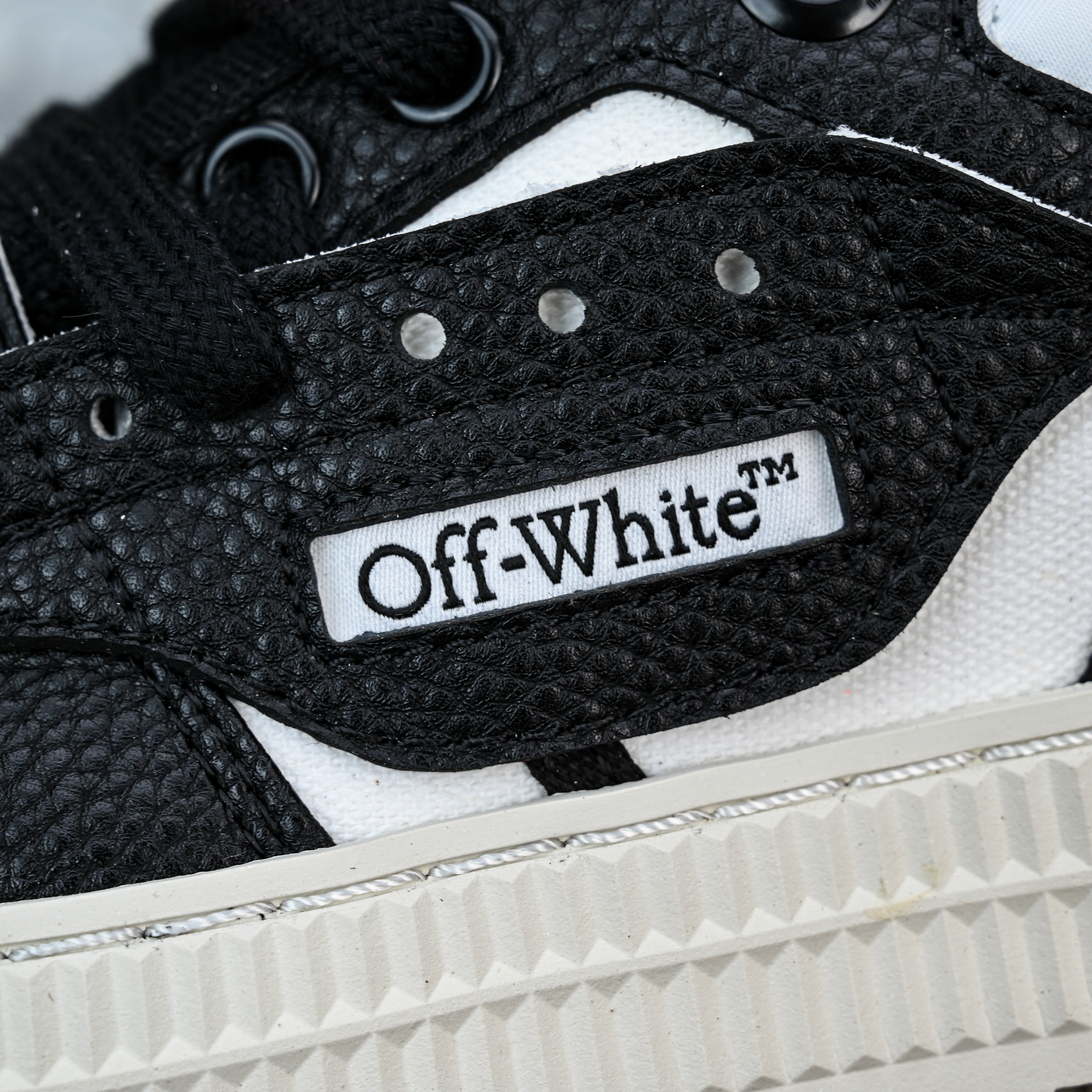 OFF-WHITE 3.0 Off Court OMIA29KS26LEA0010110