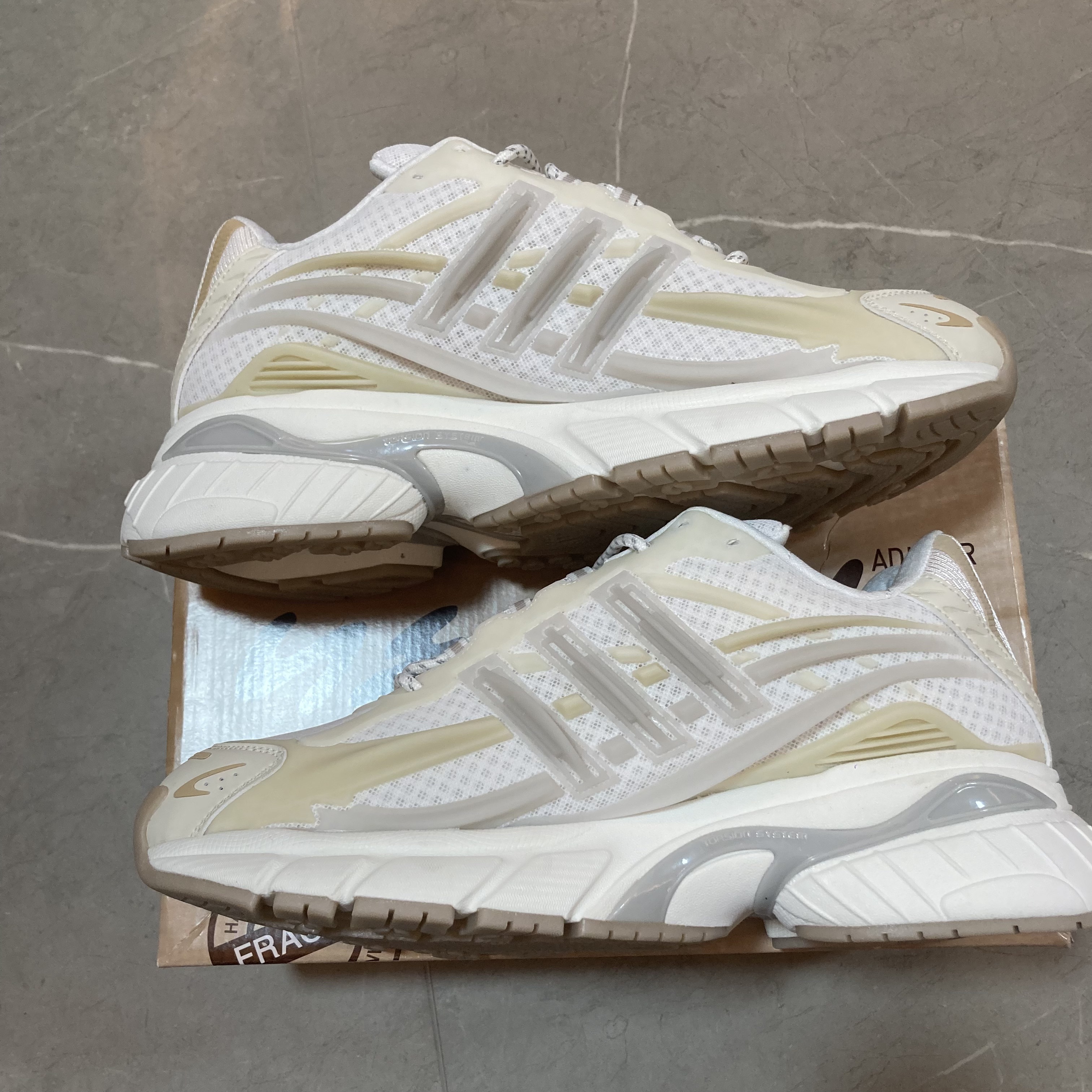 VIRGINIA x adidas Adistar Jellyfish Triple White KH6730