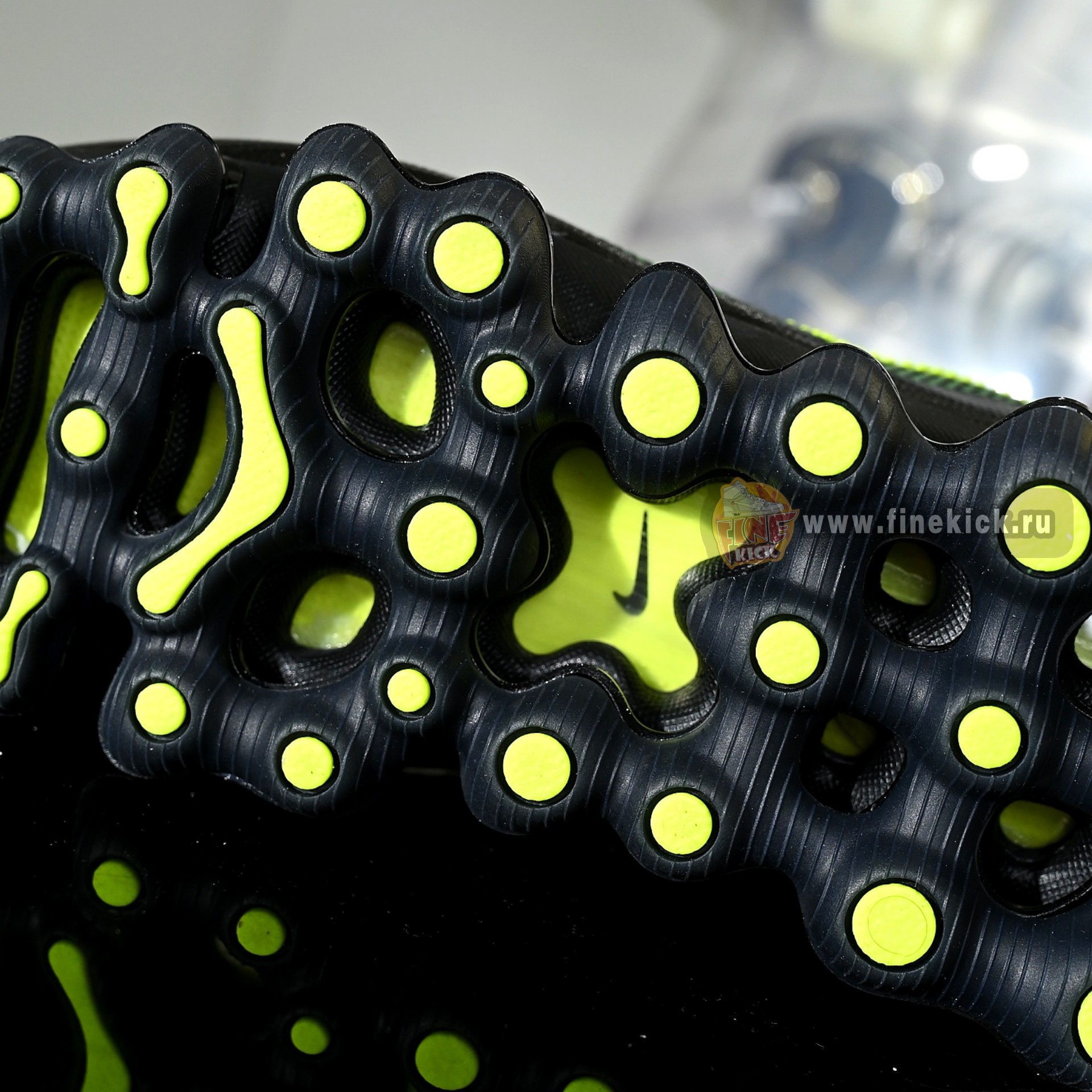 Nike Air Liquid Max “BlackChrome-Green Apple-Volt” IQ7634-001