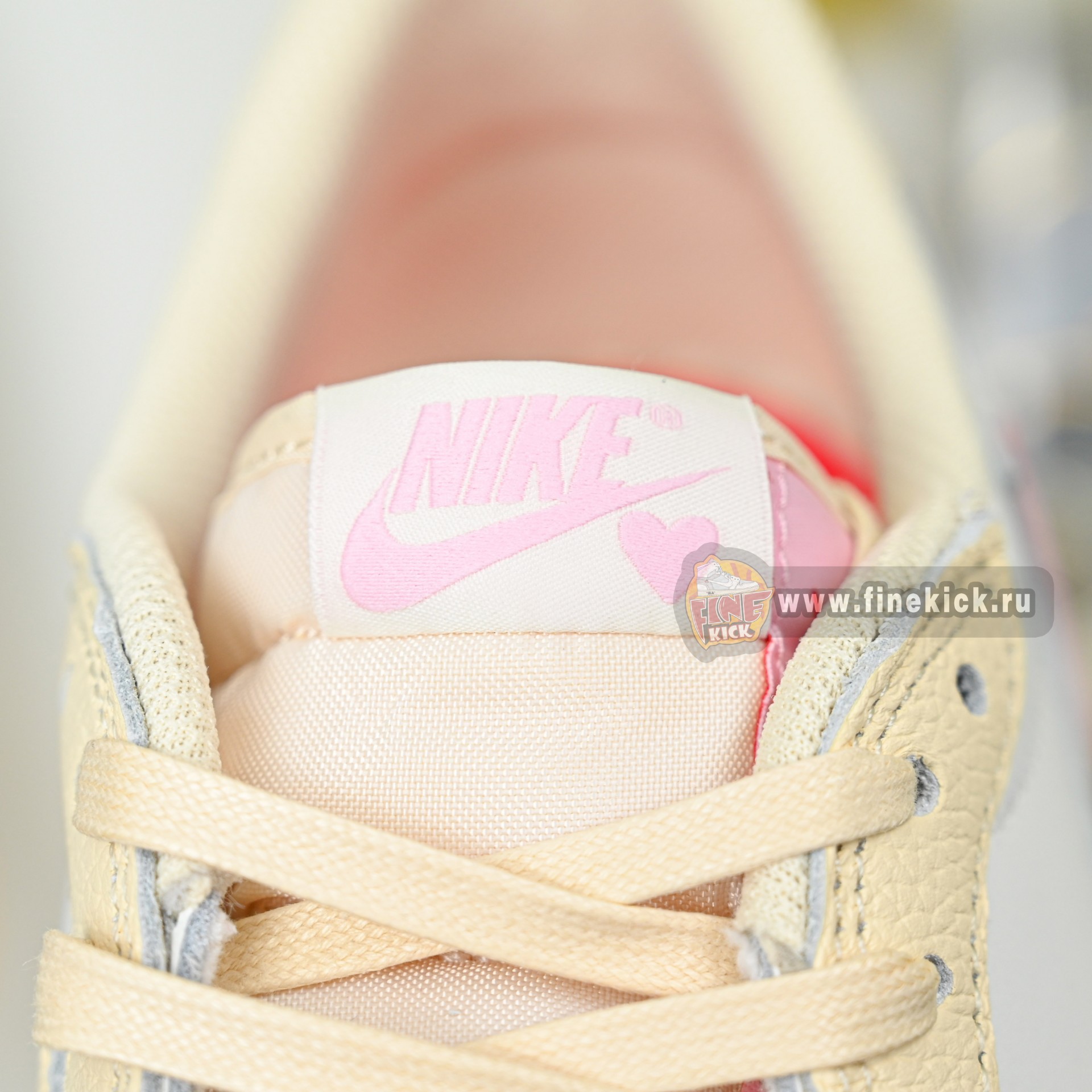 Travis Scott x  Air Jordan 1 Low OG IQ7604-100