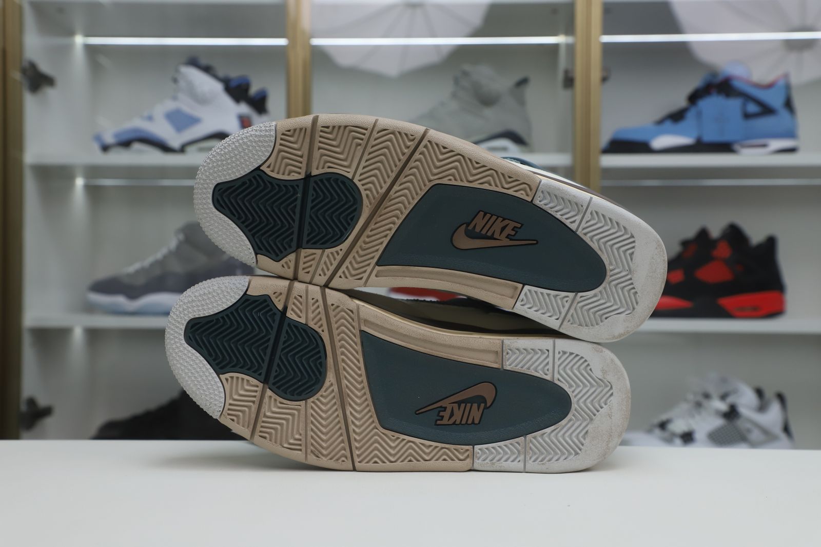 Air Jordan 4