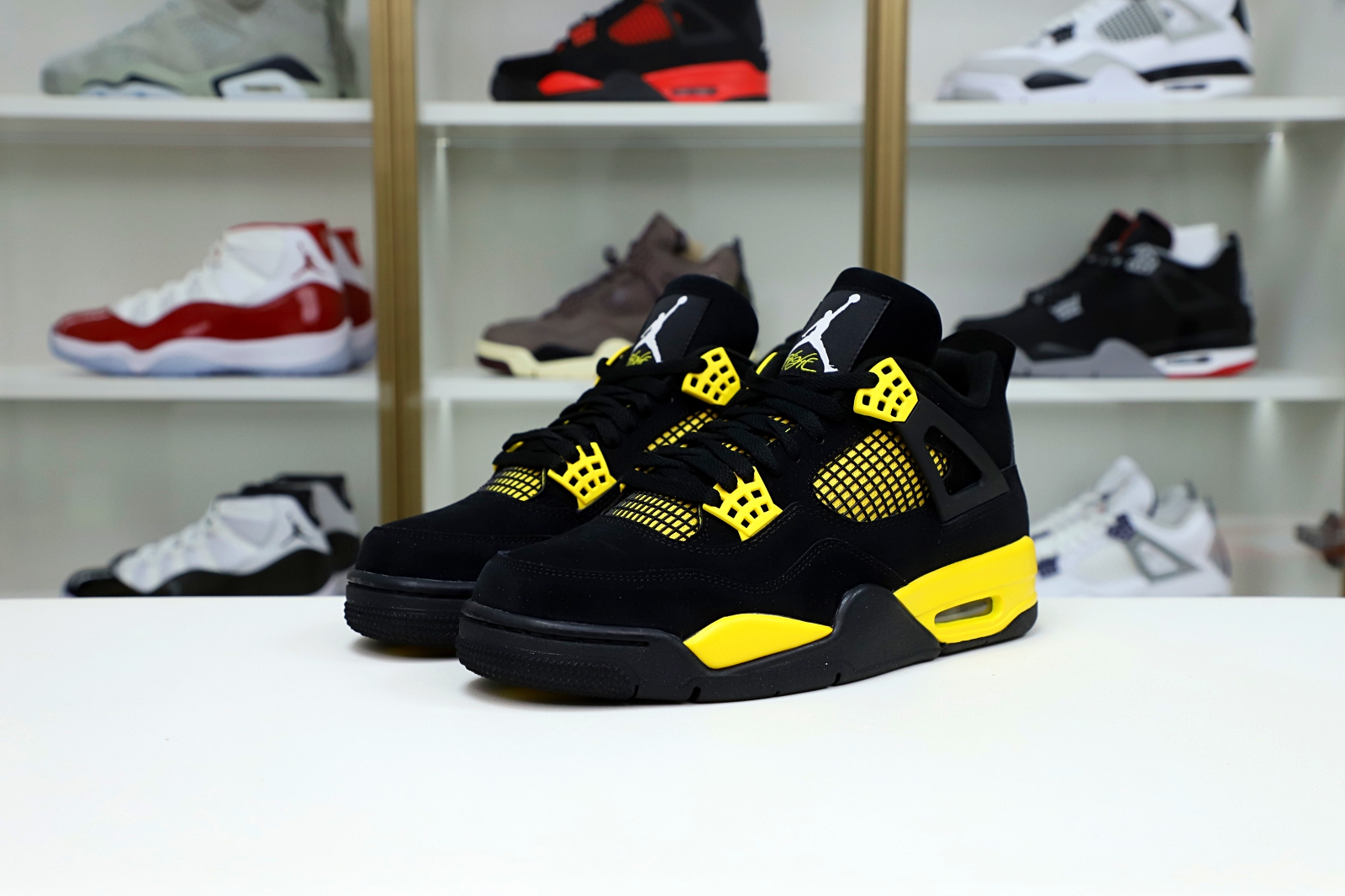 Air Jordan4 thunder  2023