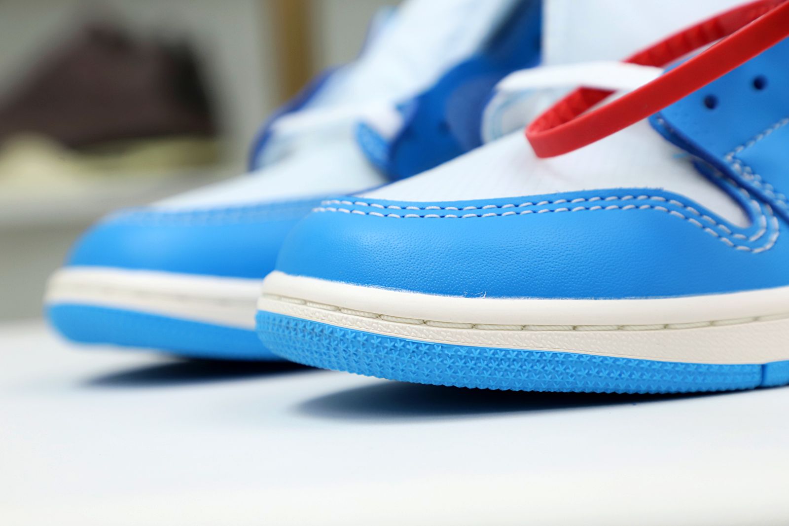OFF-WHITE X AIR JORDAN 1 RETRO HIGH OG 'UNC'