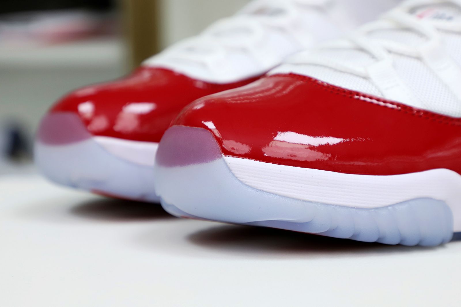 AIR JORDAN 11