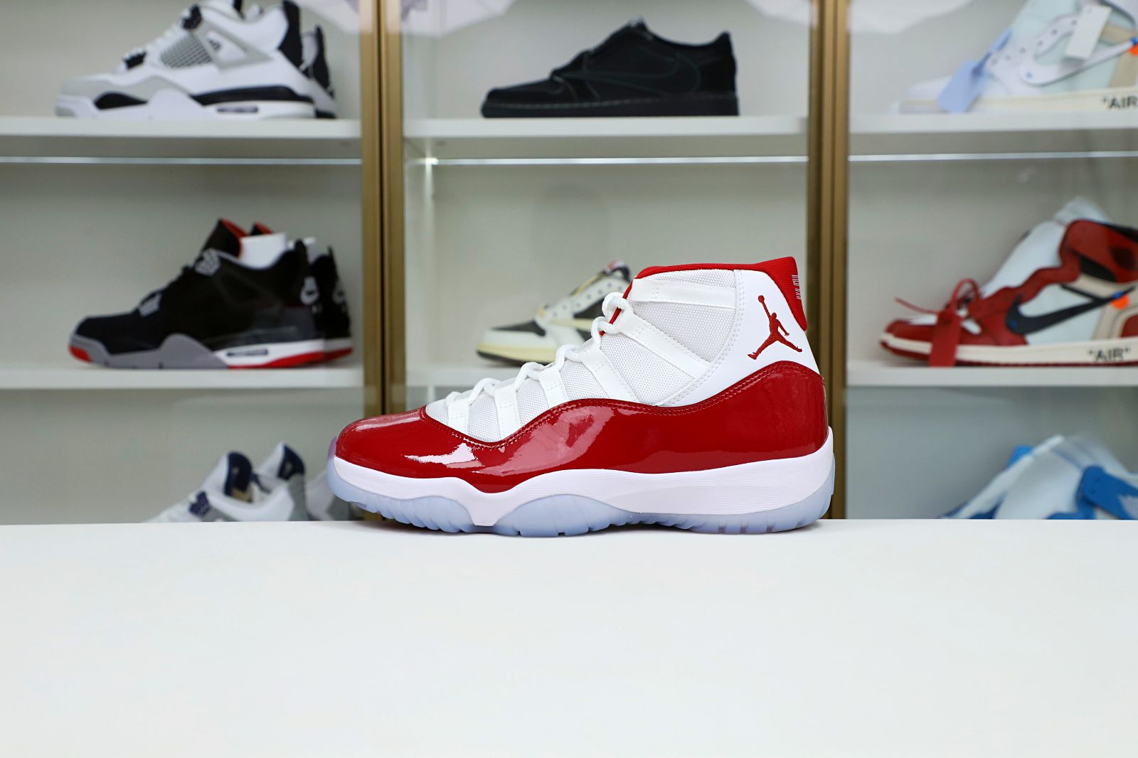 AIR JORDAN 11