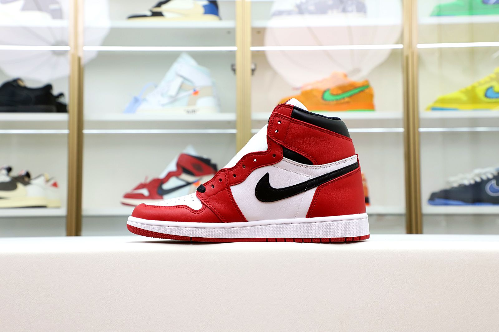 AIR JORDAN 1 RETRO HIGH OG 'CHICAGO' 2015