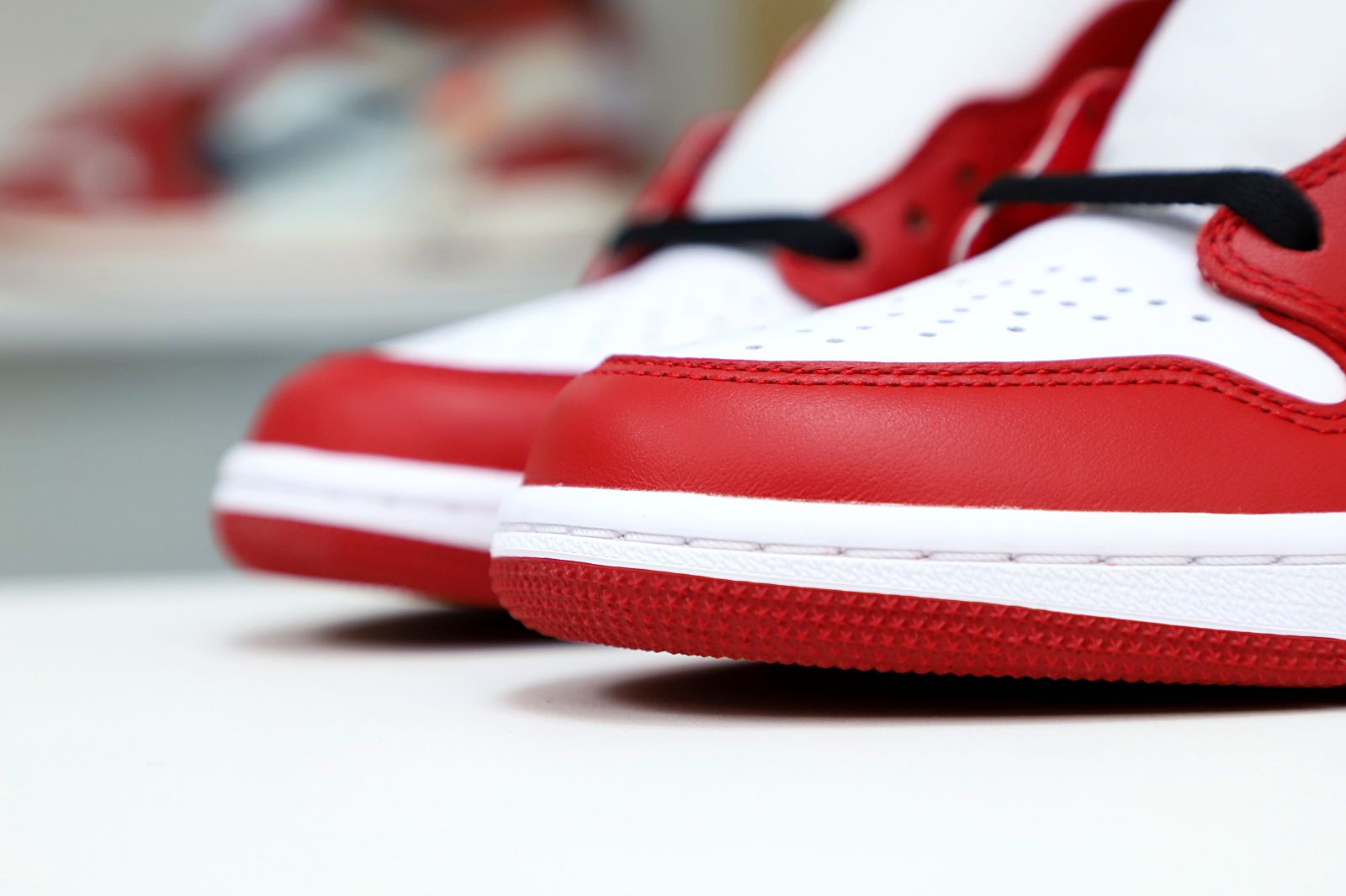 AIR JORDAN 1 RETRO HIGH OG 'CHICAGO' 2015