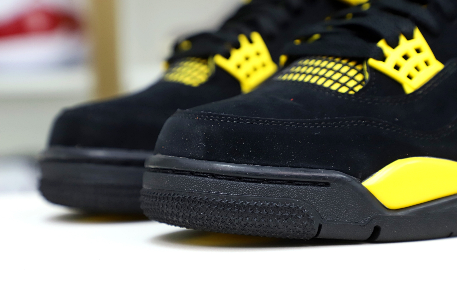 Air Jordan4 thunder  2023