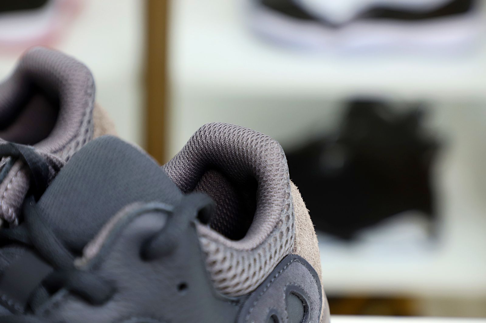 YEEZY BOOST 700 'MAUVE'