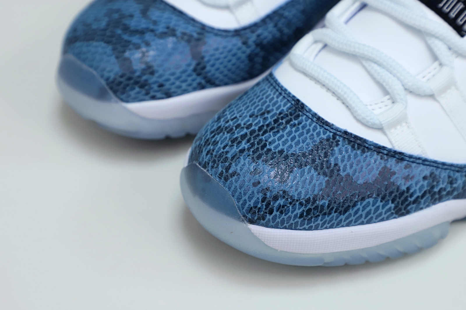 Air Jordan 11 “navy snakeskin”