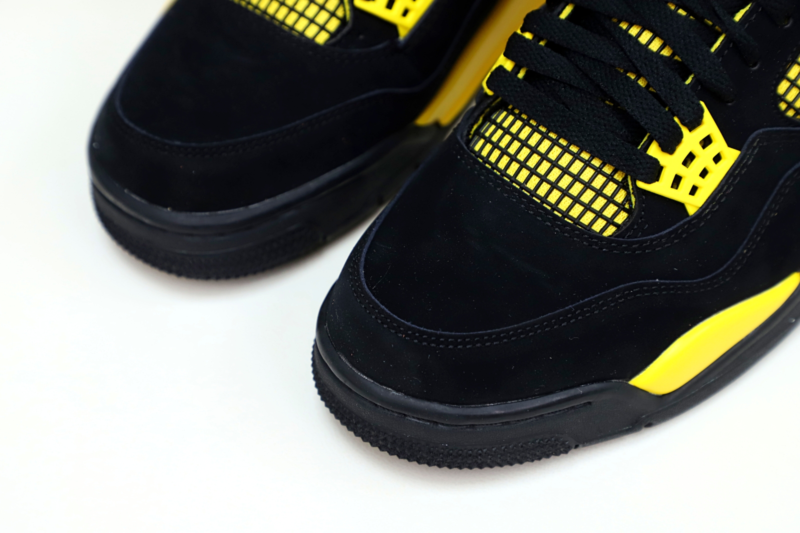 Air Jordan4 thunder  2023