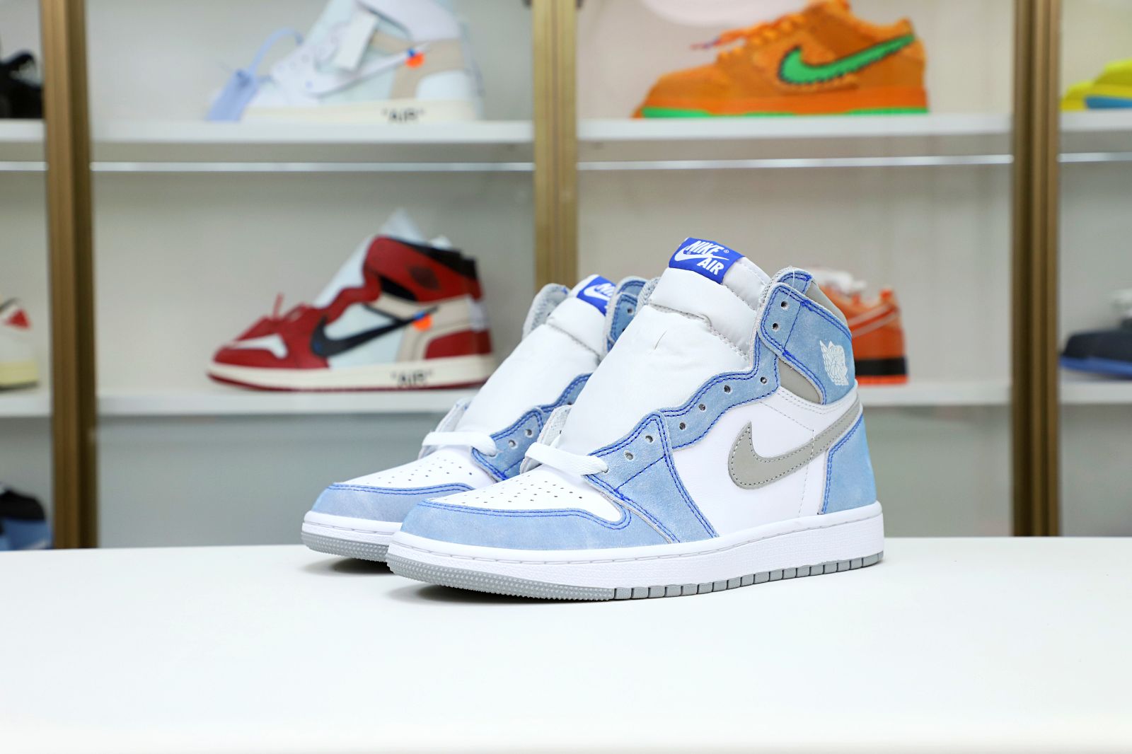 AIR JORDAN 1 RETRO HIGH OG 'HYPER ROYAL'