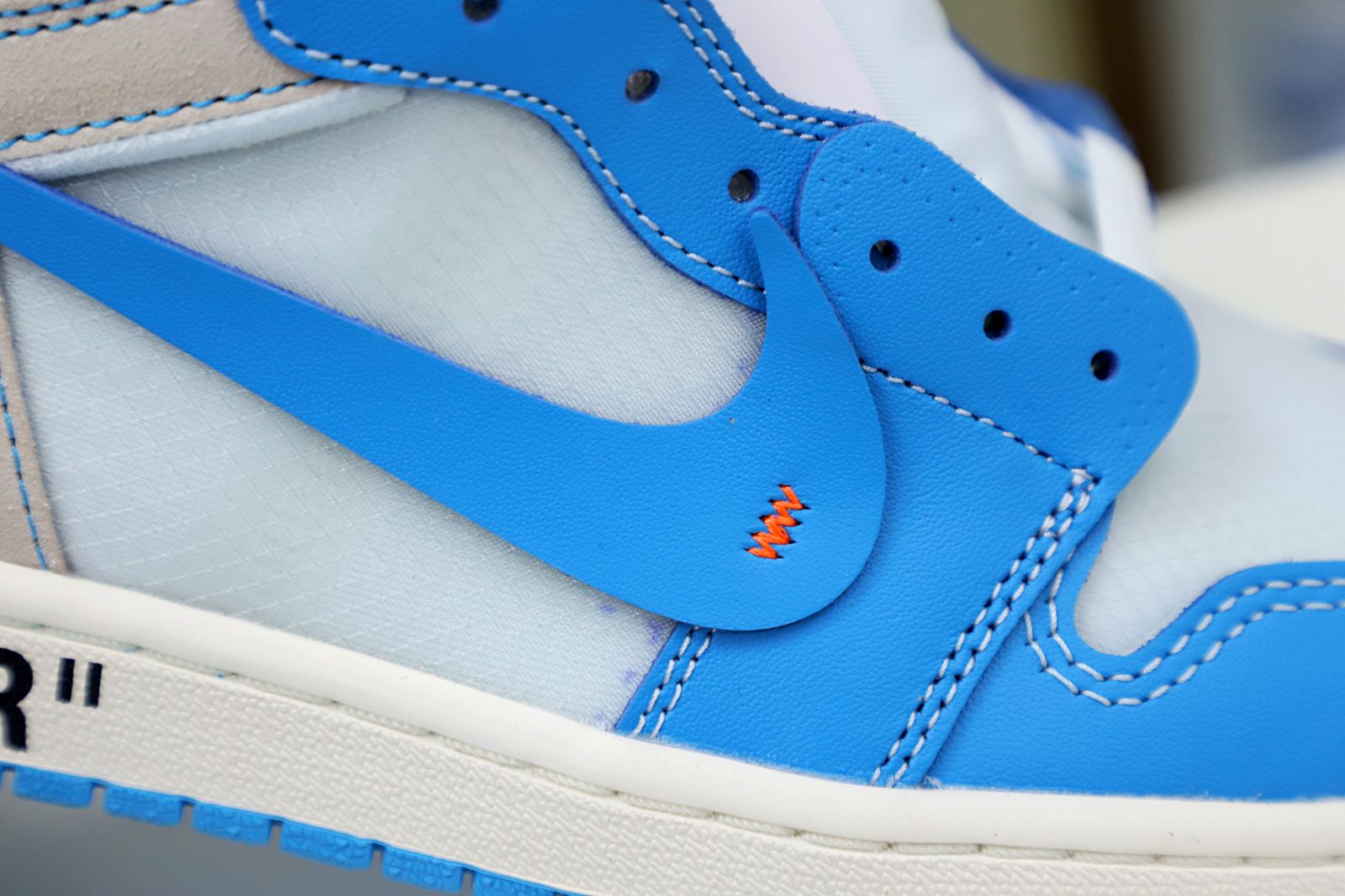 OFF-WHITE X AIR JORDAN 1 RETRO HIGH OG 'UNC'