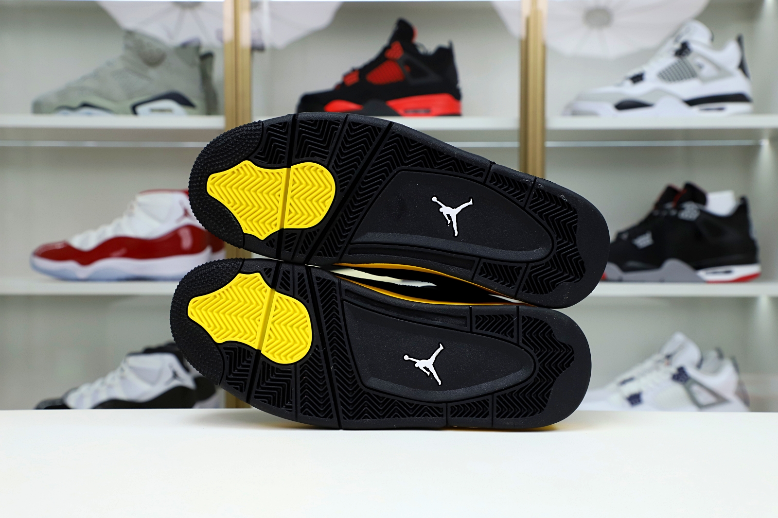 Air Jordan4 thunder  2023
