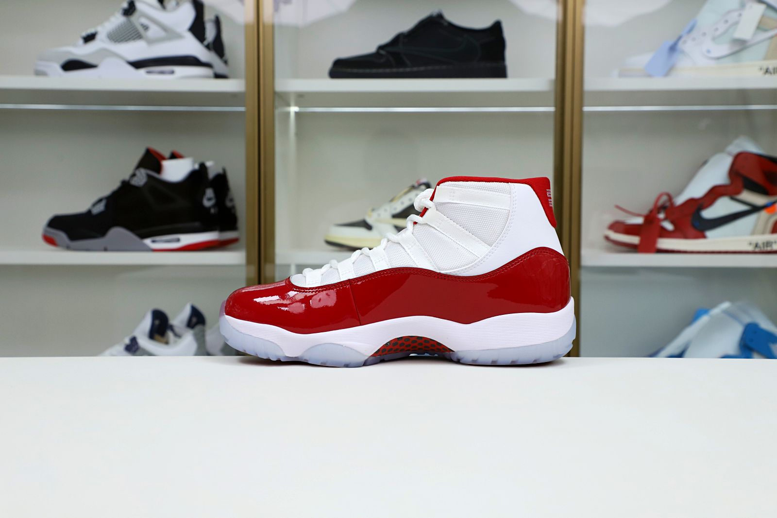 AIR JORDAN 11